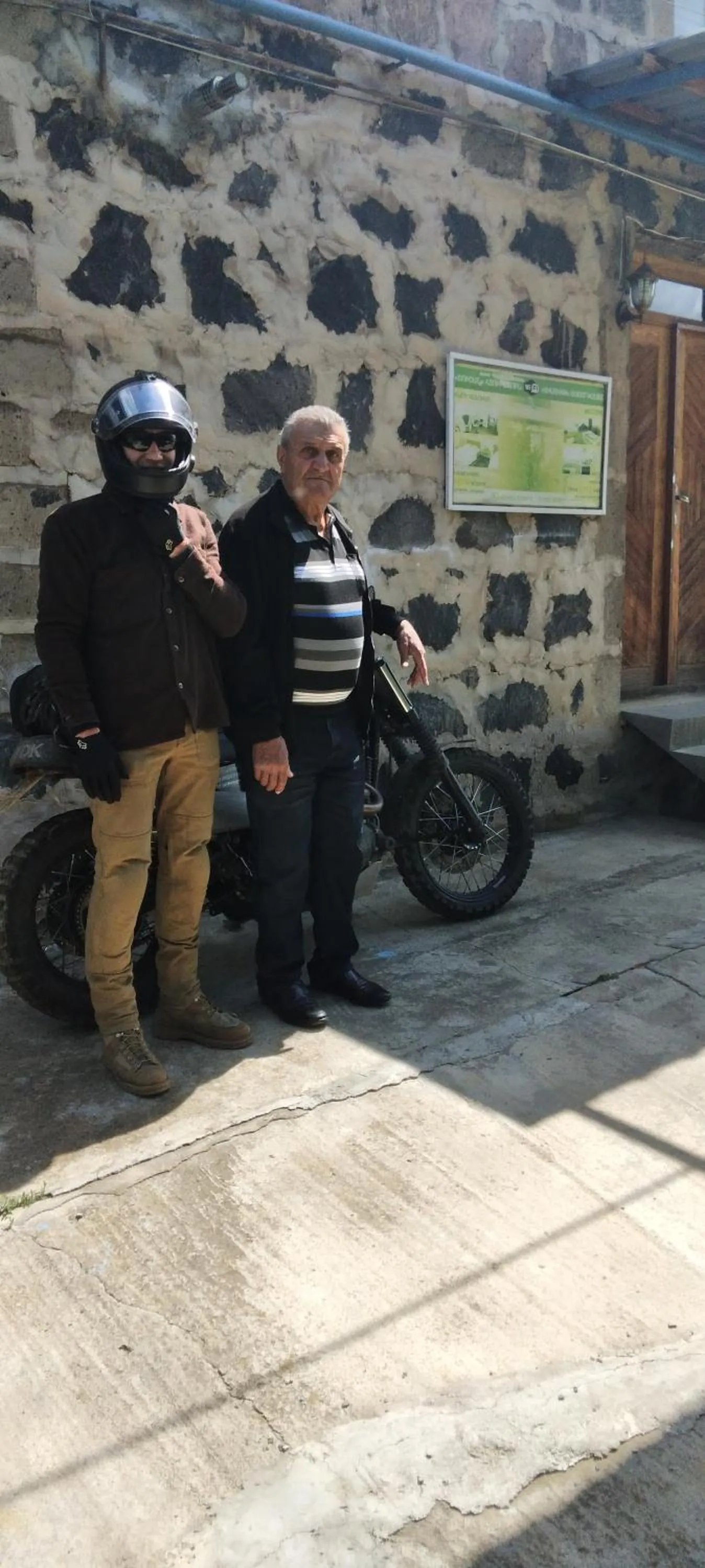 People in Shushan GUEST HOUSE