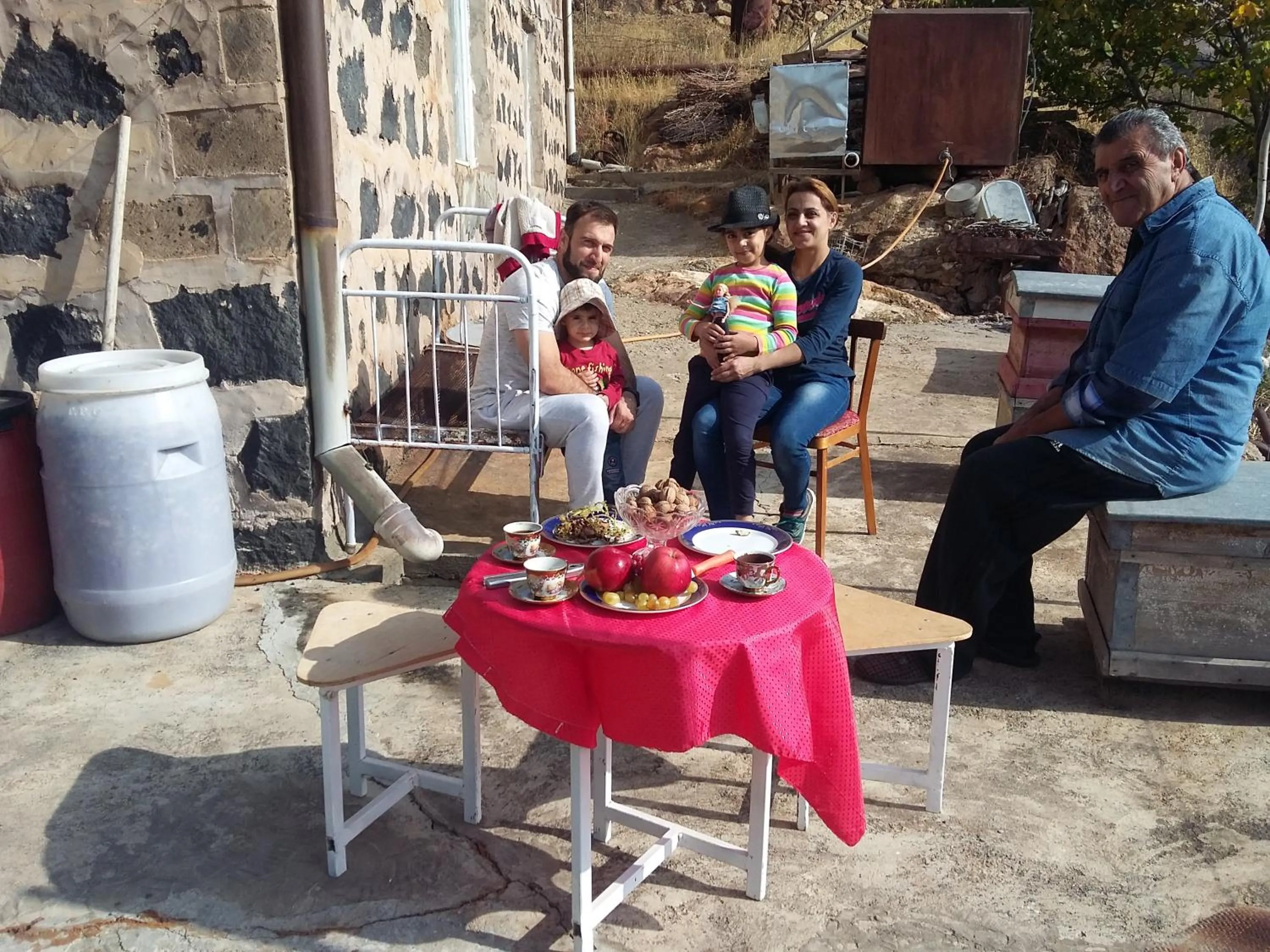 People in Shushan GUEST HOUSE
