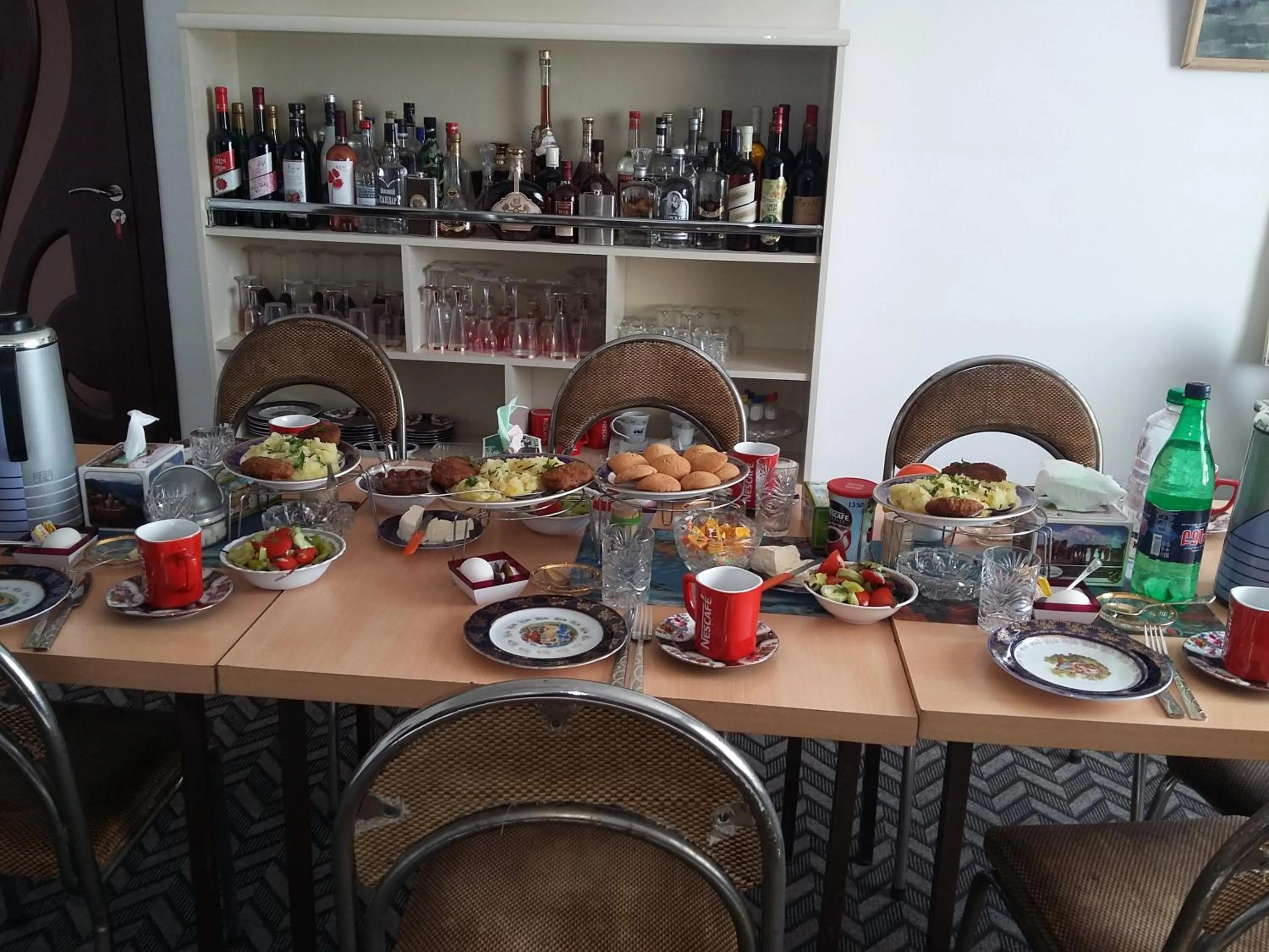 Food and drinks in Shushan GUEST HOUSE