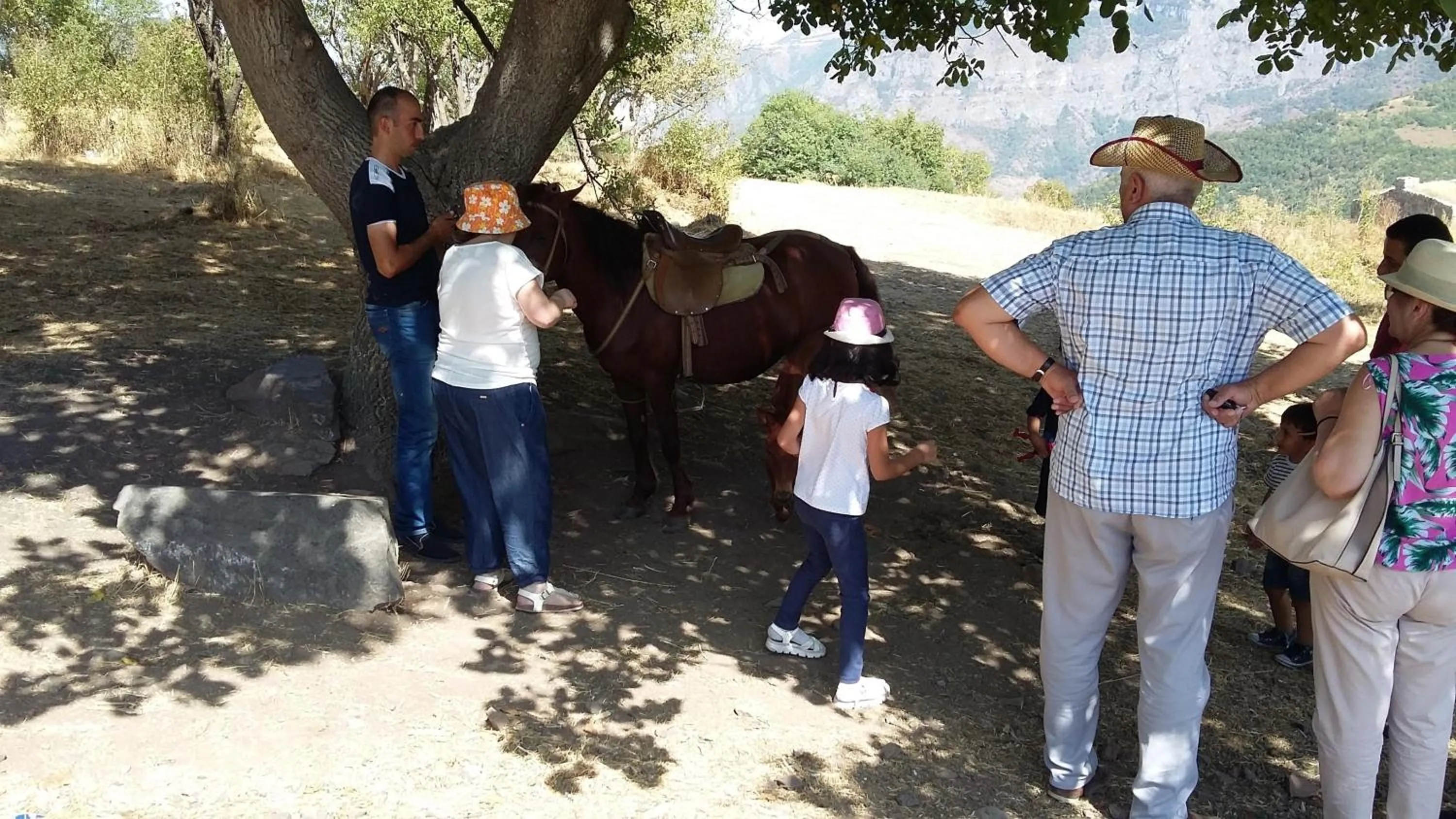 People in Shushan GUEST HOUSE