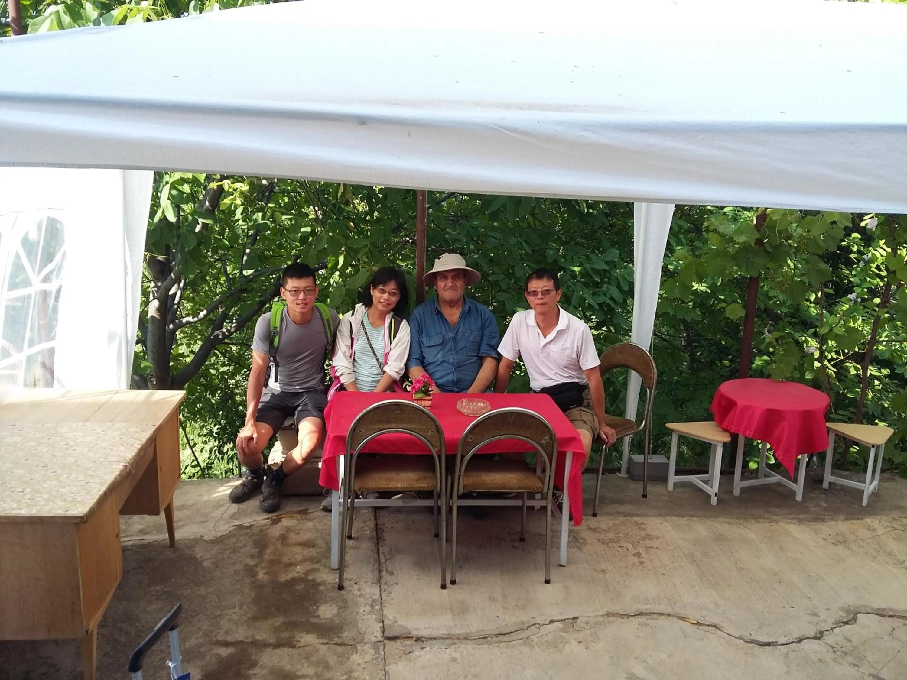 People in Shushan GUEST HOUSE