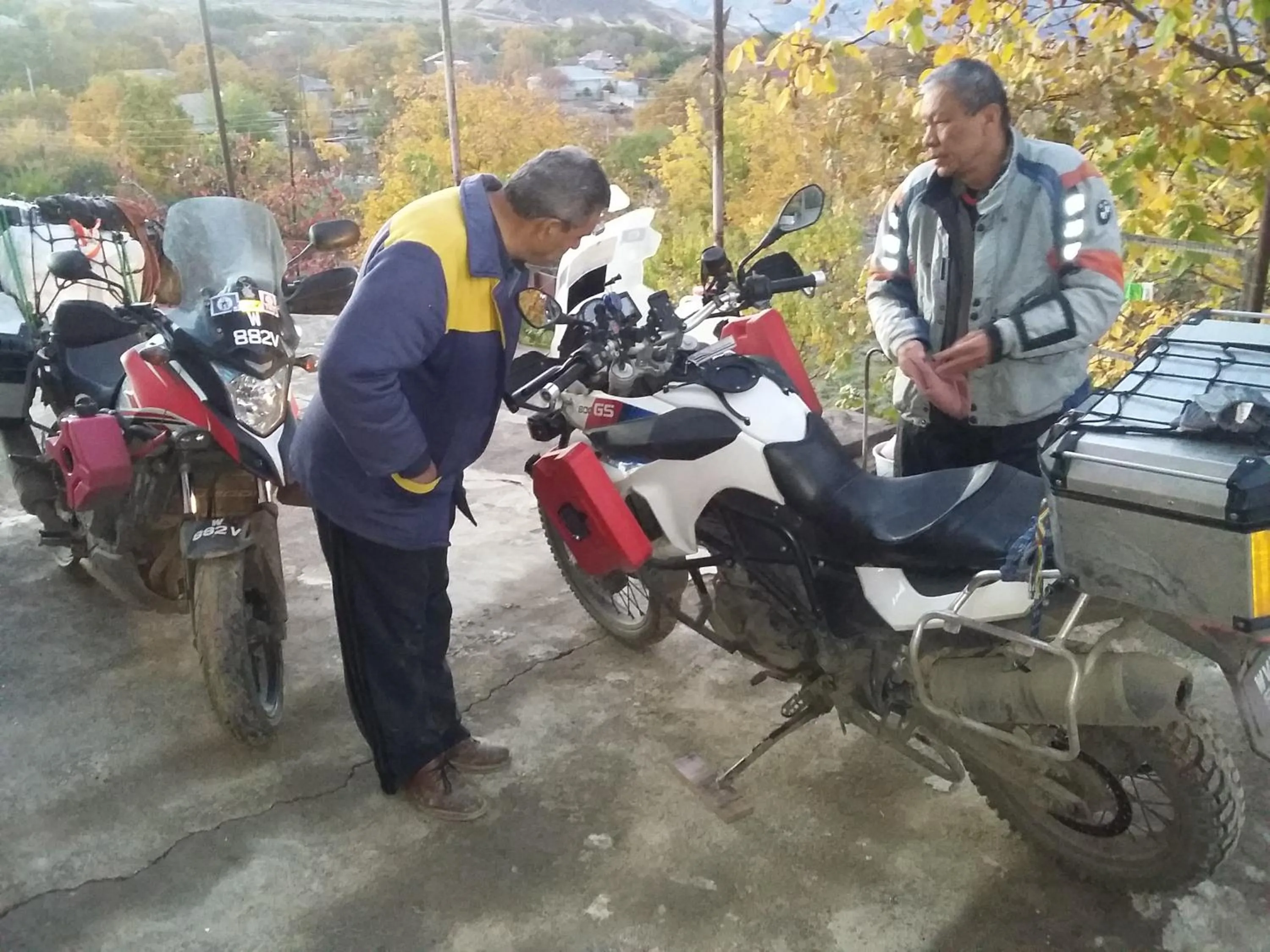 People in Shushan GUEST HOUSE