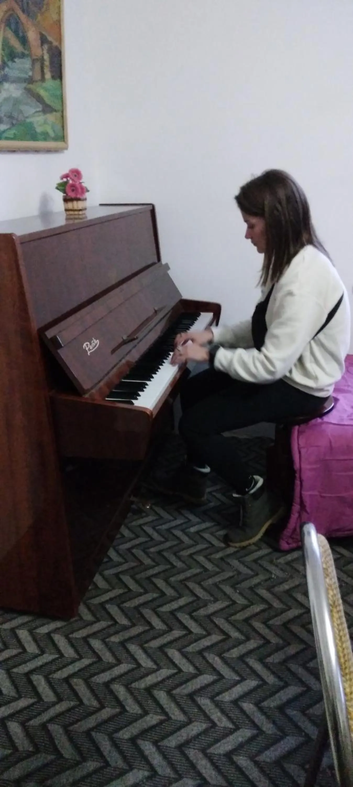 People in Shushan GUEST HOUSE