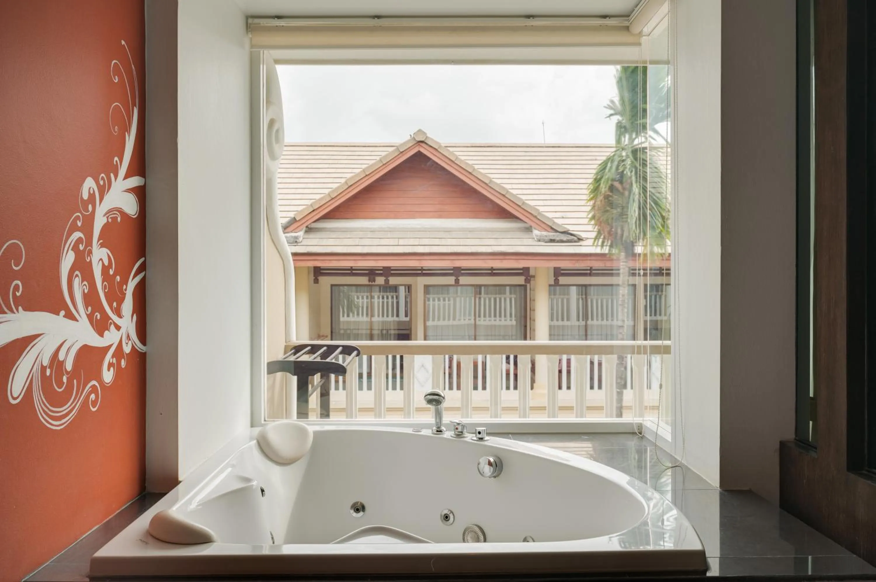 Bath in Baan Karonburi Resort