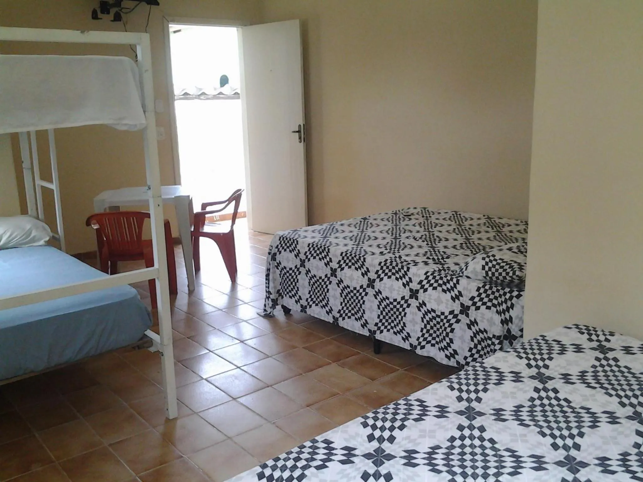 Photo of the whole room, Bed in Suítes Córdoba SP
