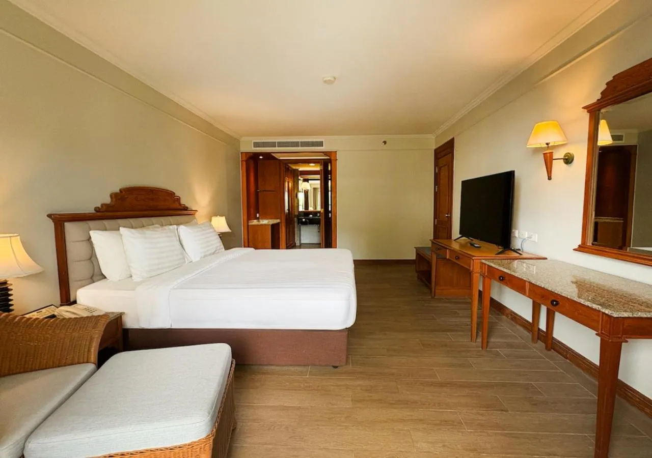 Bedroom, Bed in Amora Beach Resort Phuket