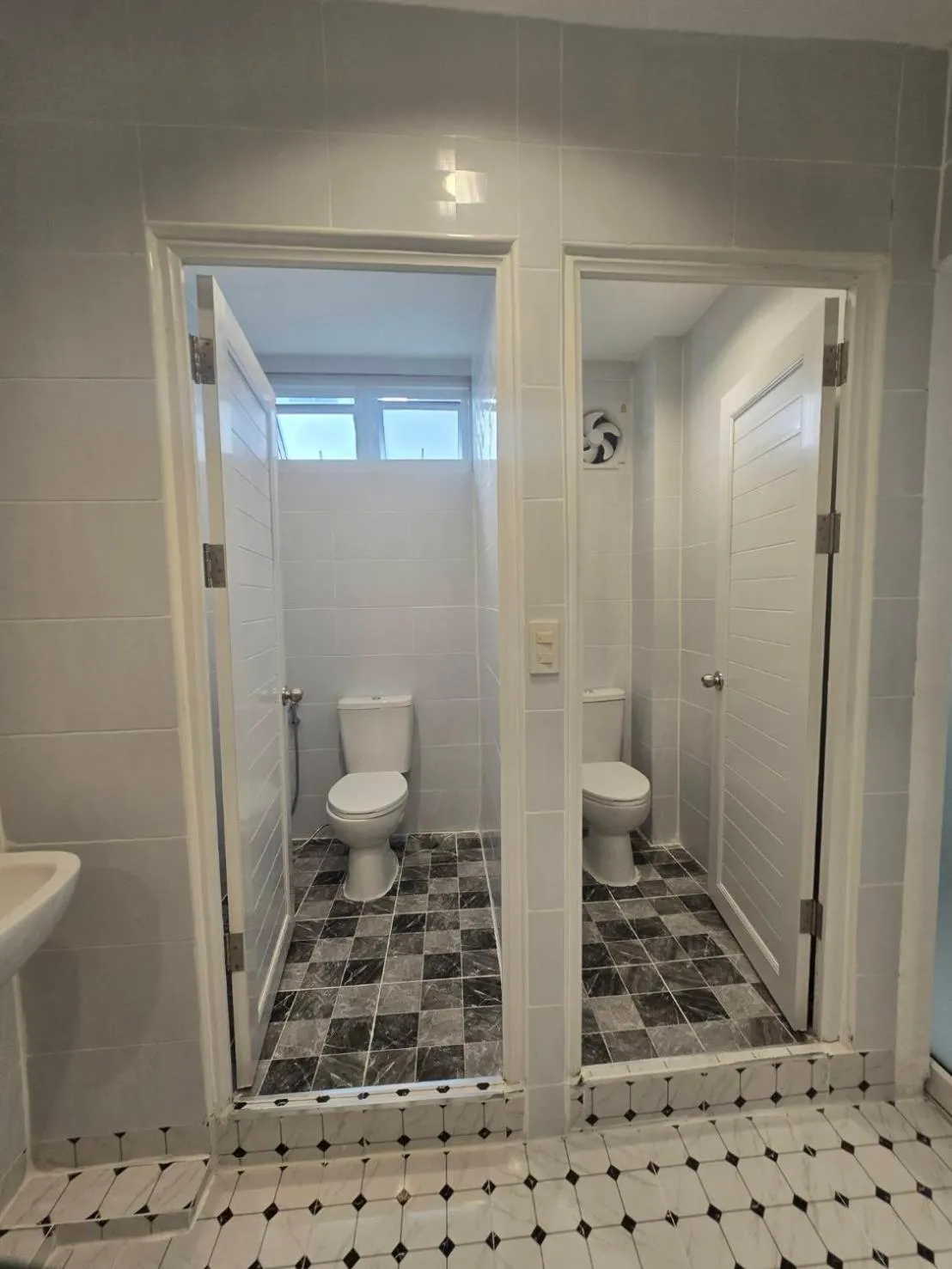 Shower in Bella Express