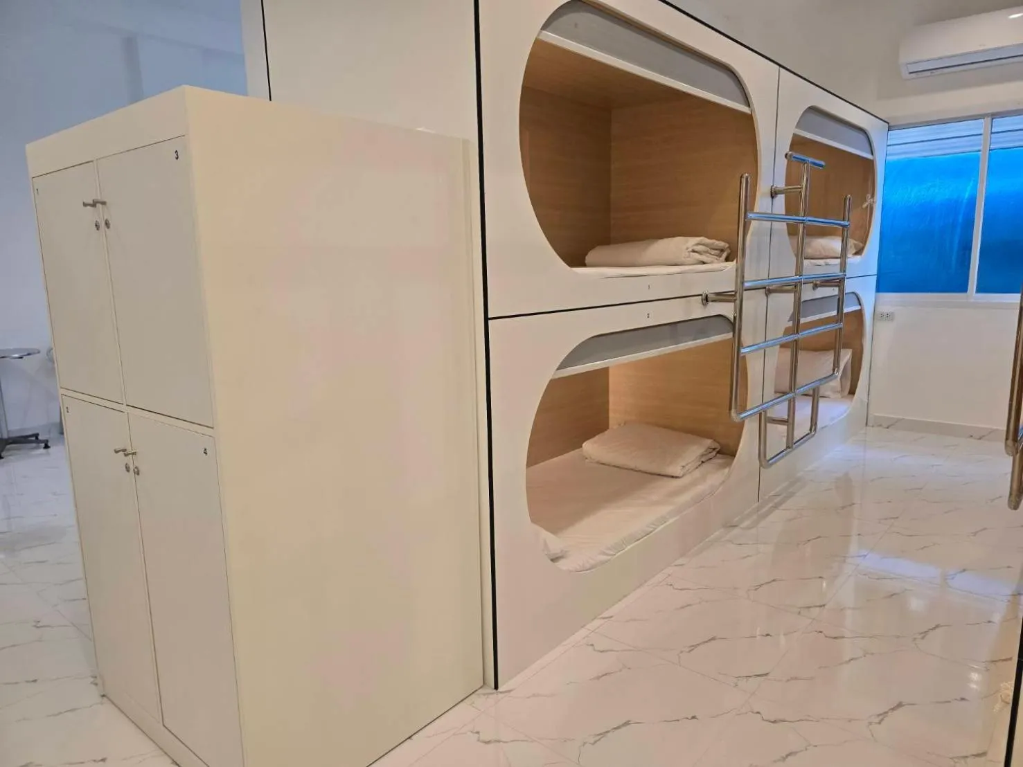 Bed in Bella Express