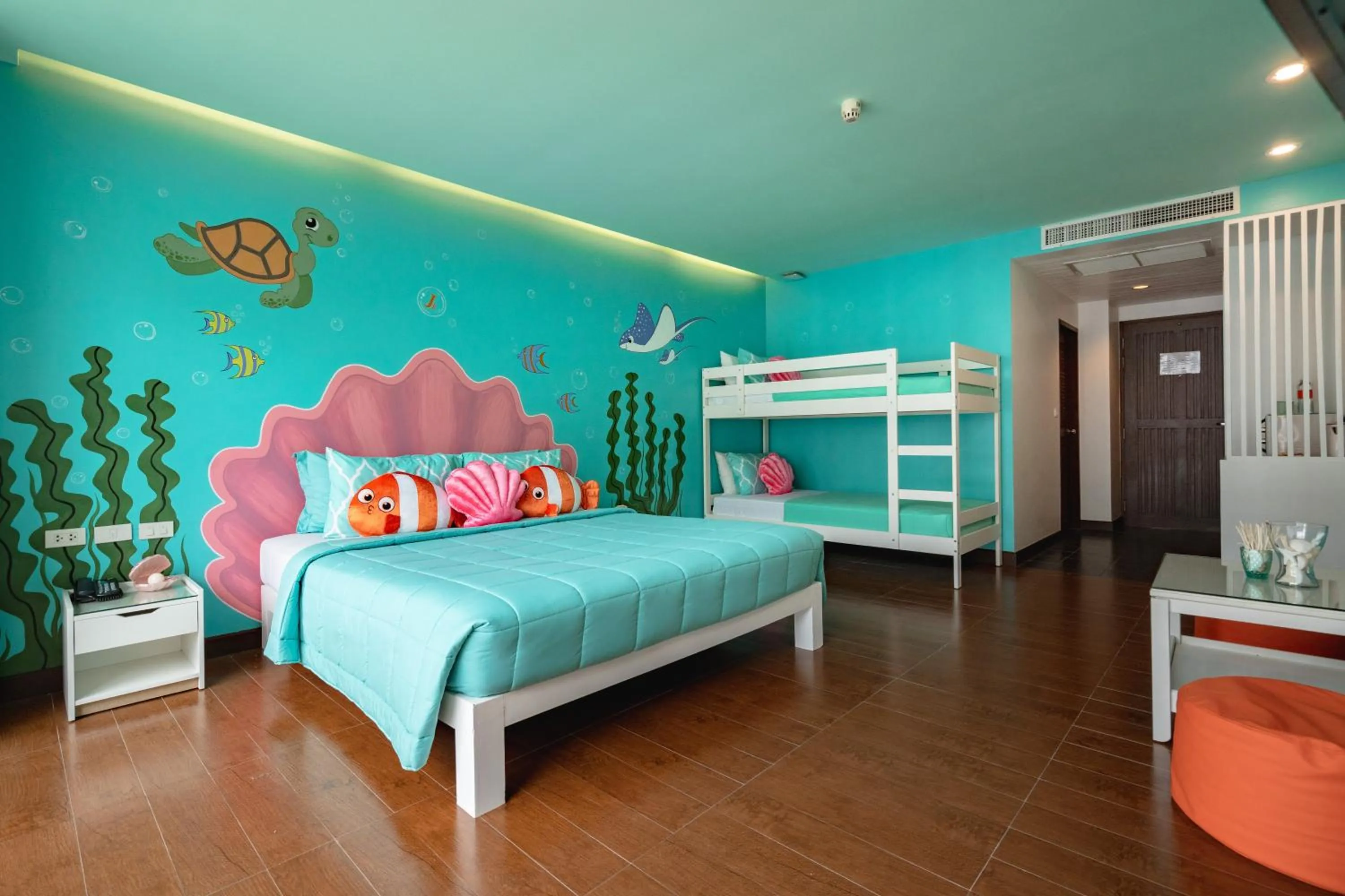 Photo of the whole room, Bed in Hotel J Pattaya