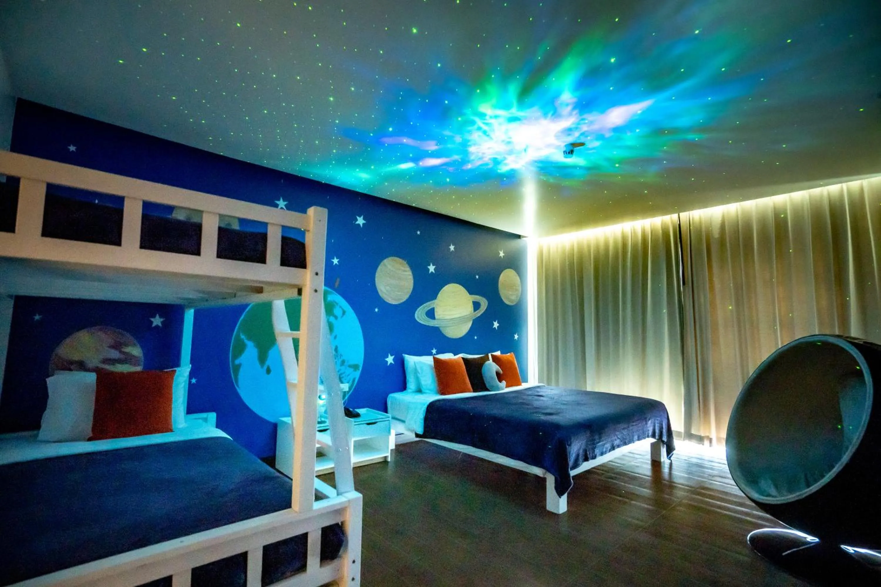 Photo of the whole room, Bed in Hotel J Pattaya