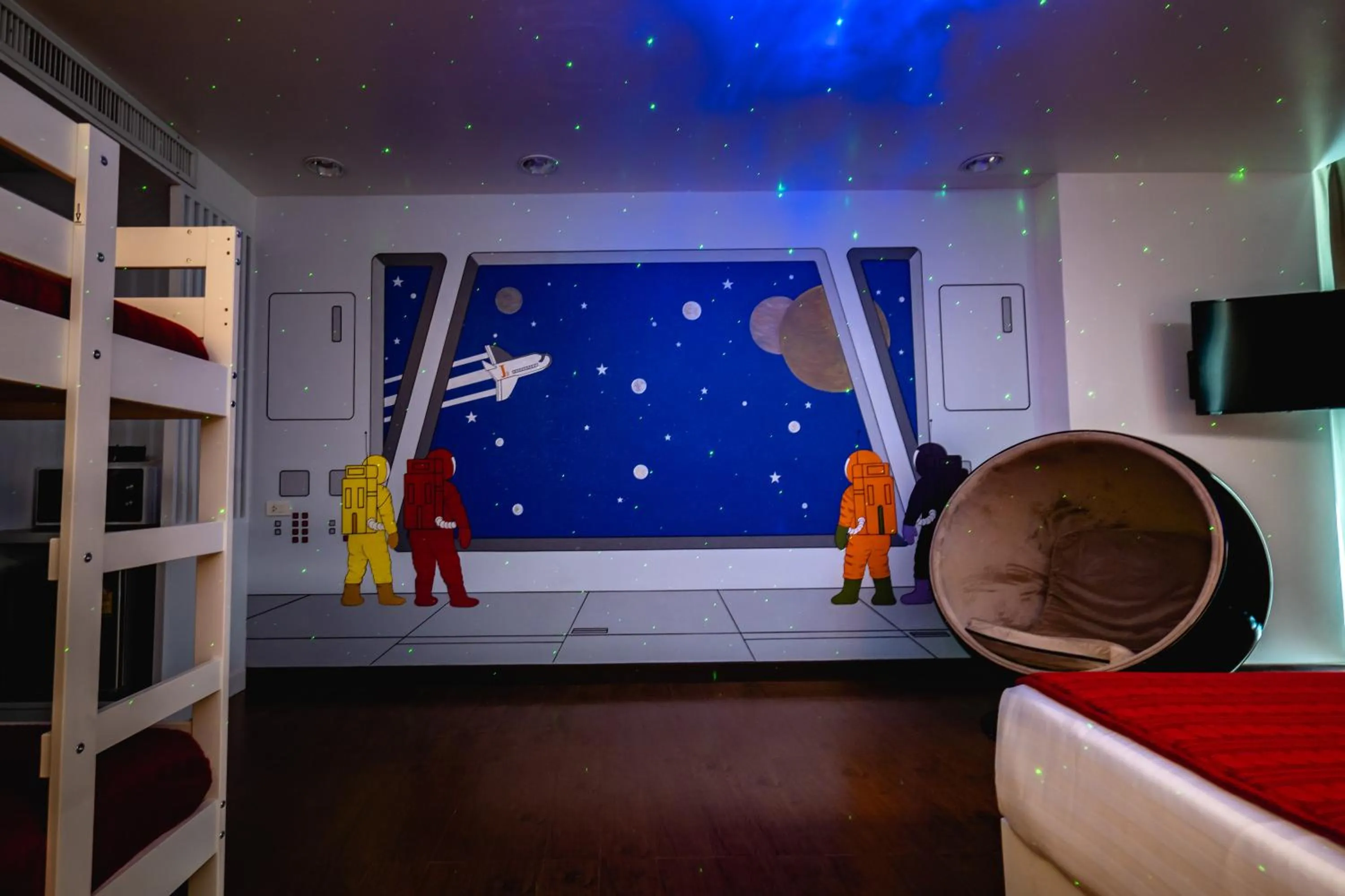 Photo of the whole room in Hotel J Pattaya