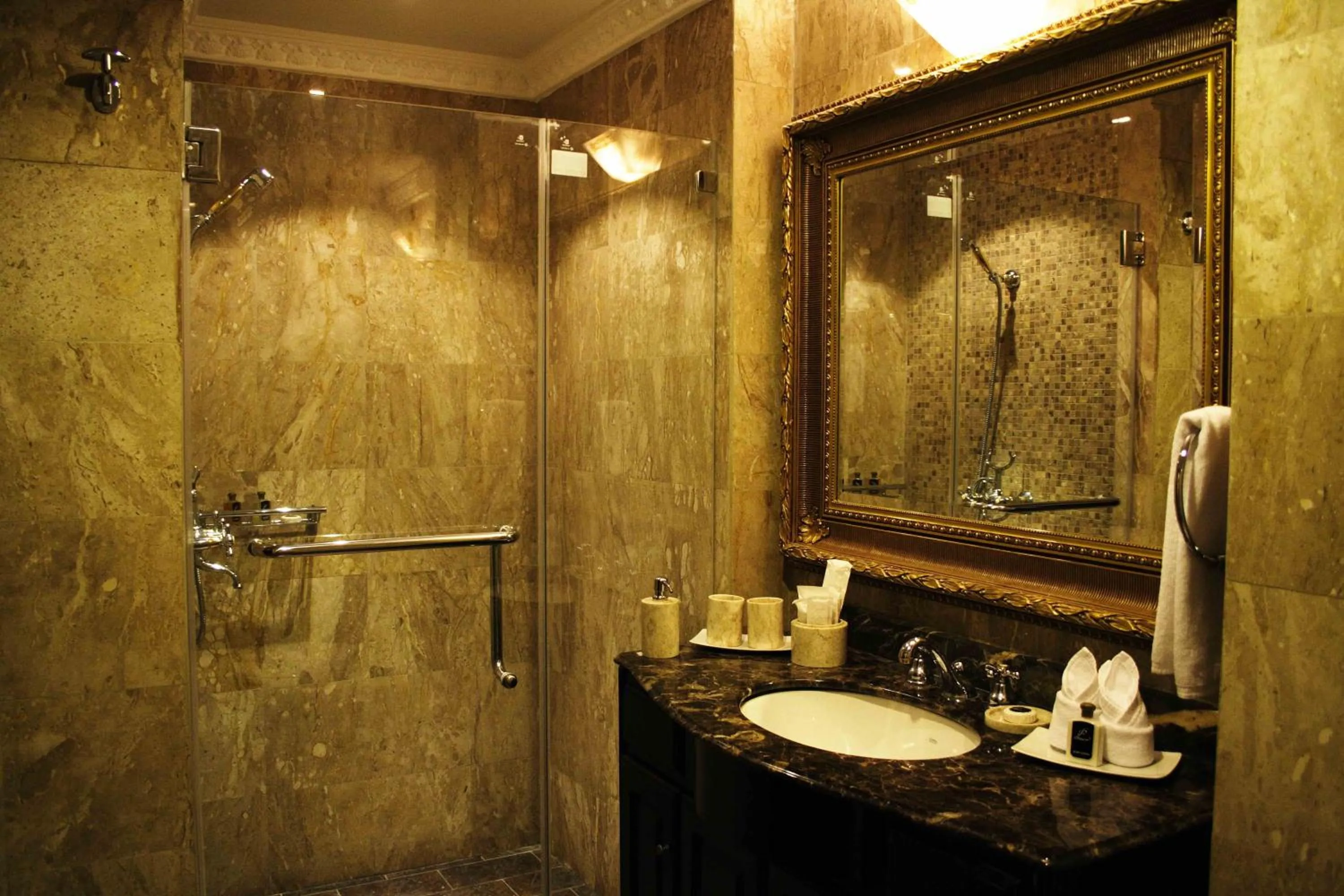 Shower in Four Seasons Place Pattaya