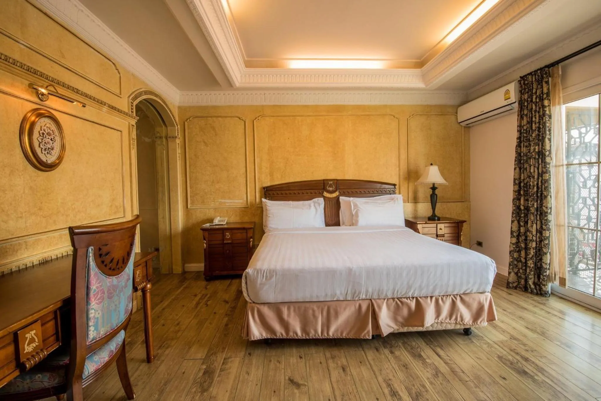 Bedroom, Bed in Four Seasons Place Pattaya