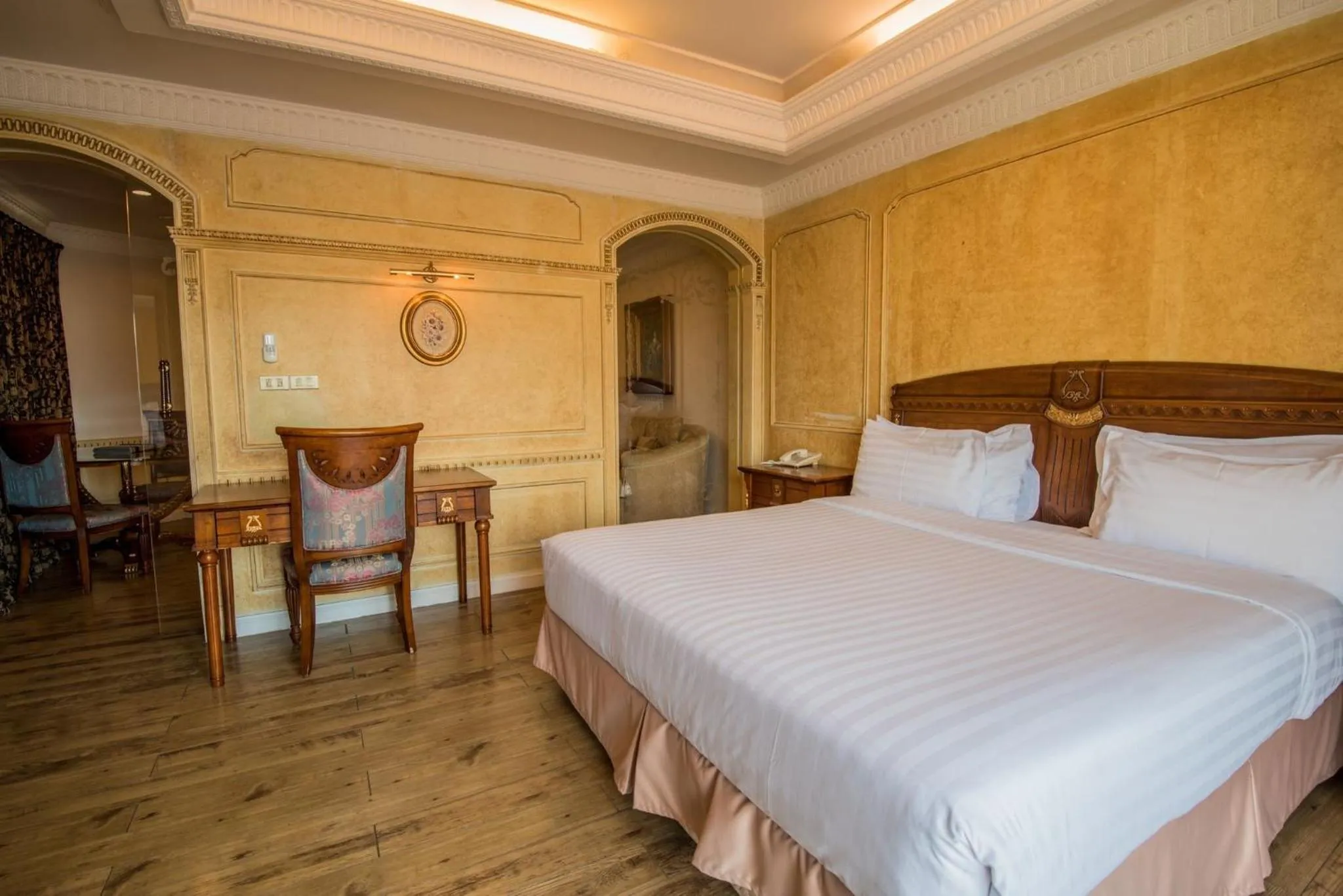 Bedroom, Bed in Four Seasons Place Pattaya