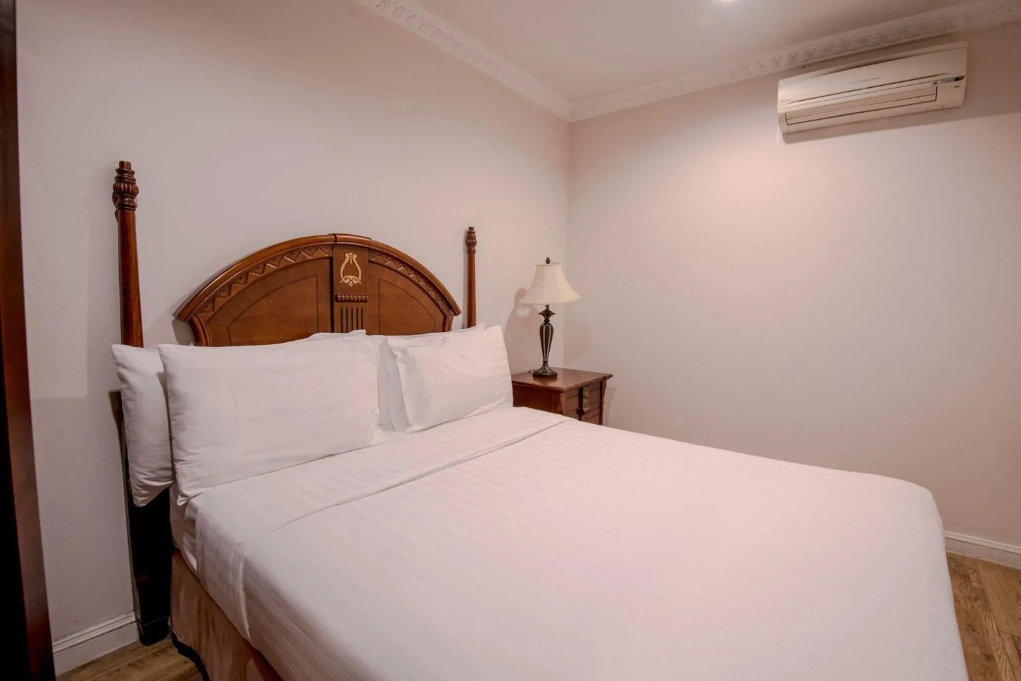 Bedroom, Bed in Four Seasons Place Pattaya