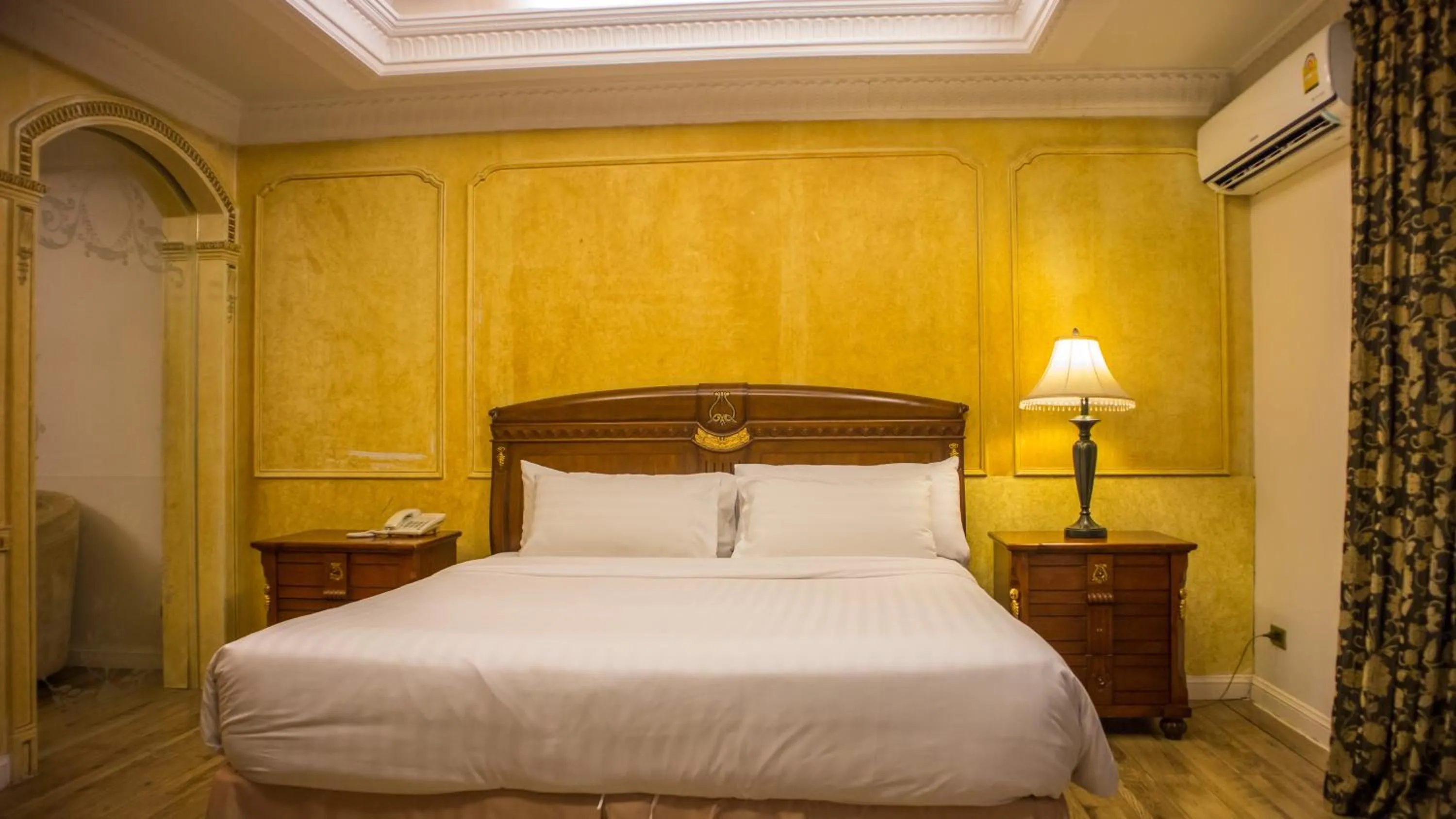 Bedroom, Bed in Four Seasons Place Pattaya