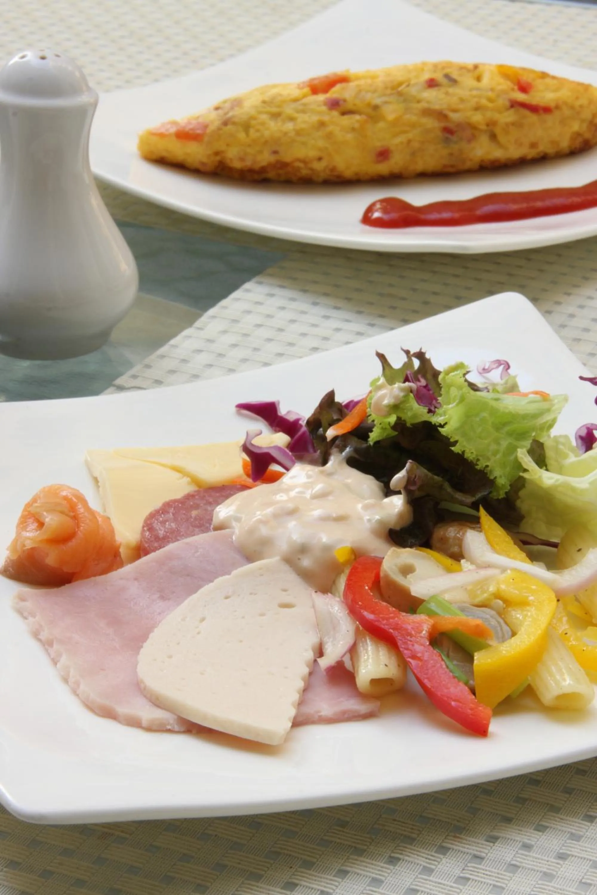 Buffet breakfast in Four Seasons Place Pattaya