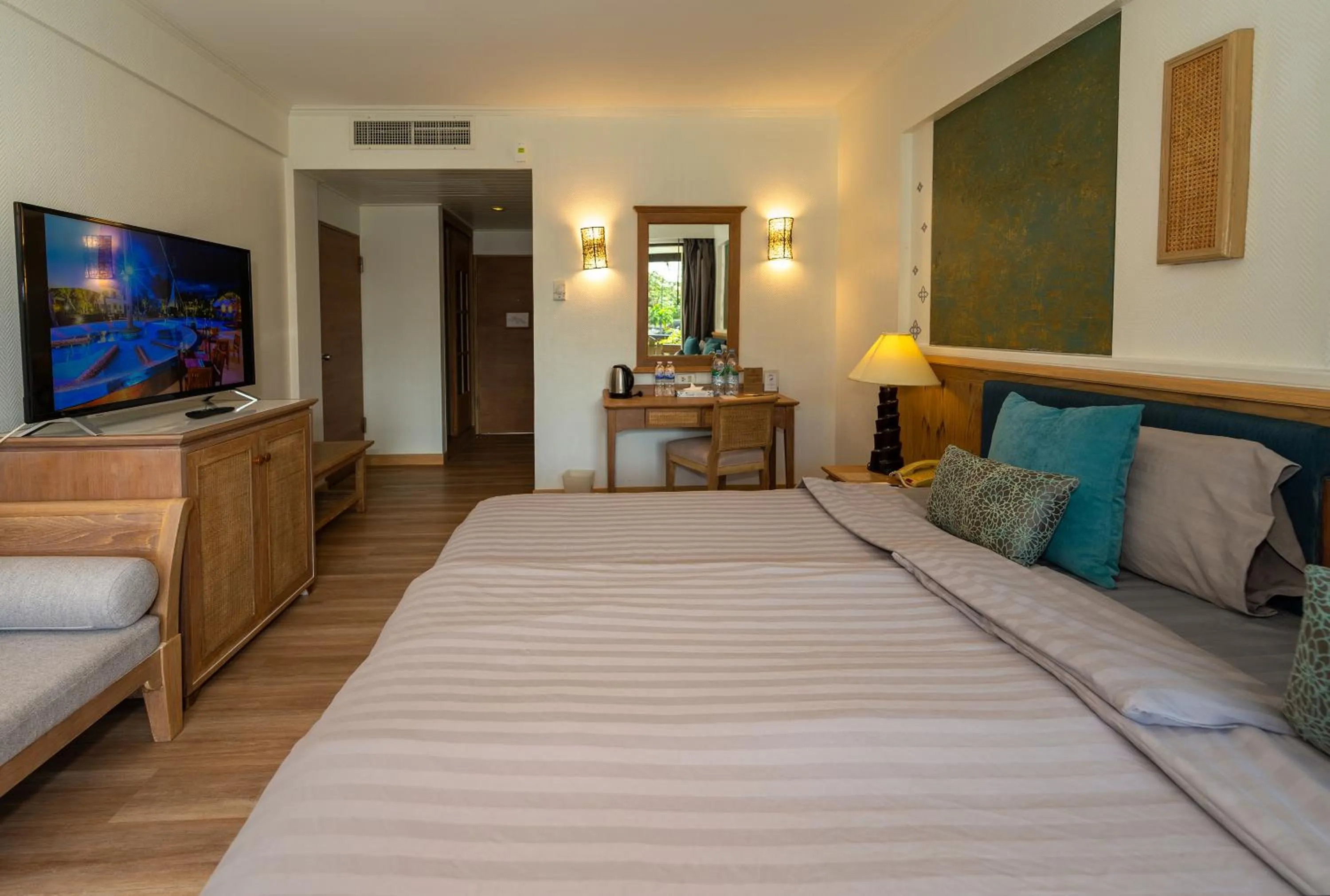 Photo of the whole room, Bed in Krabi Resort