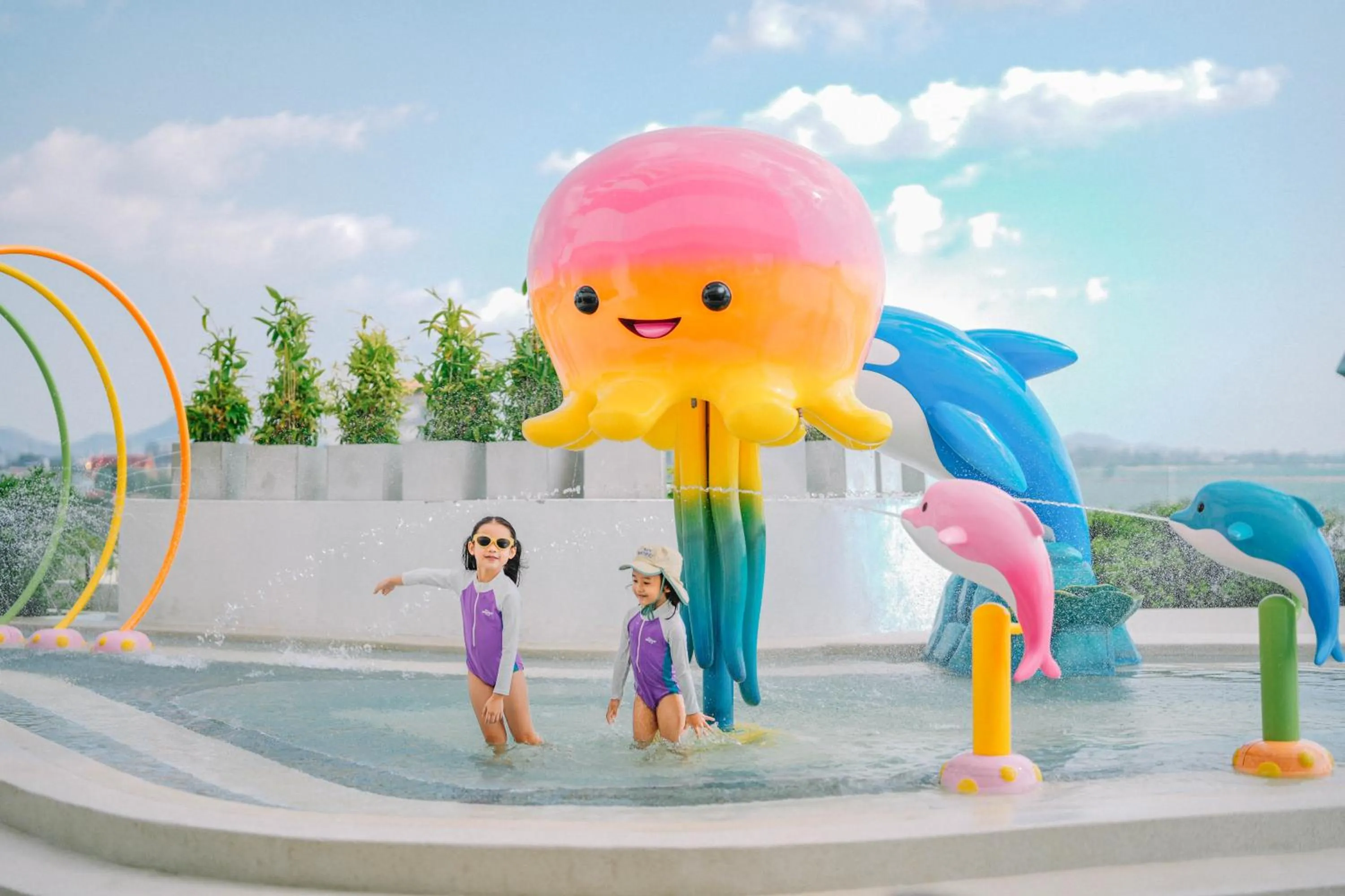 Swimming pool in Ocean Marina Resort Pattaya Jomtien