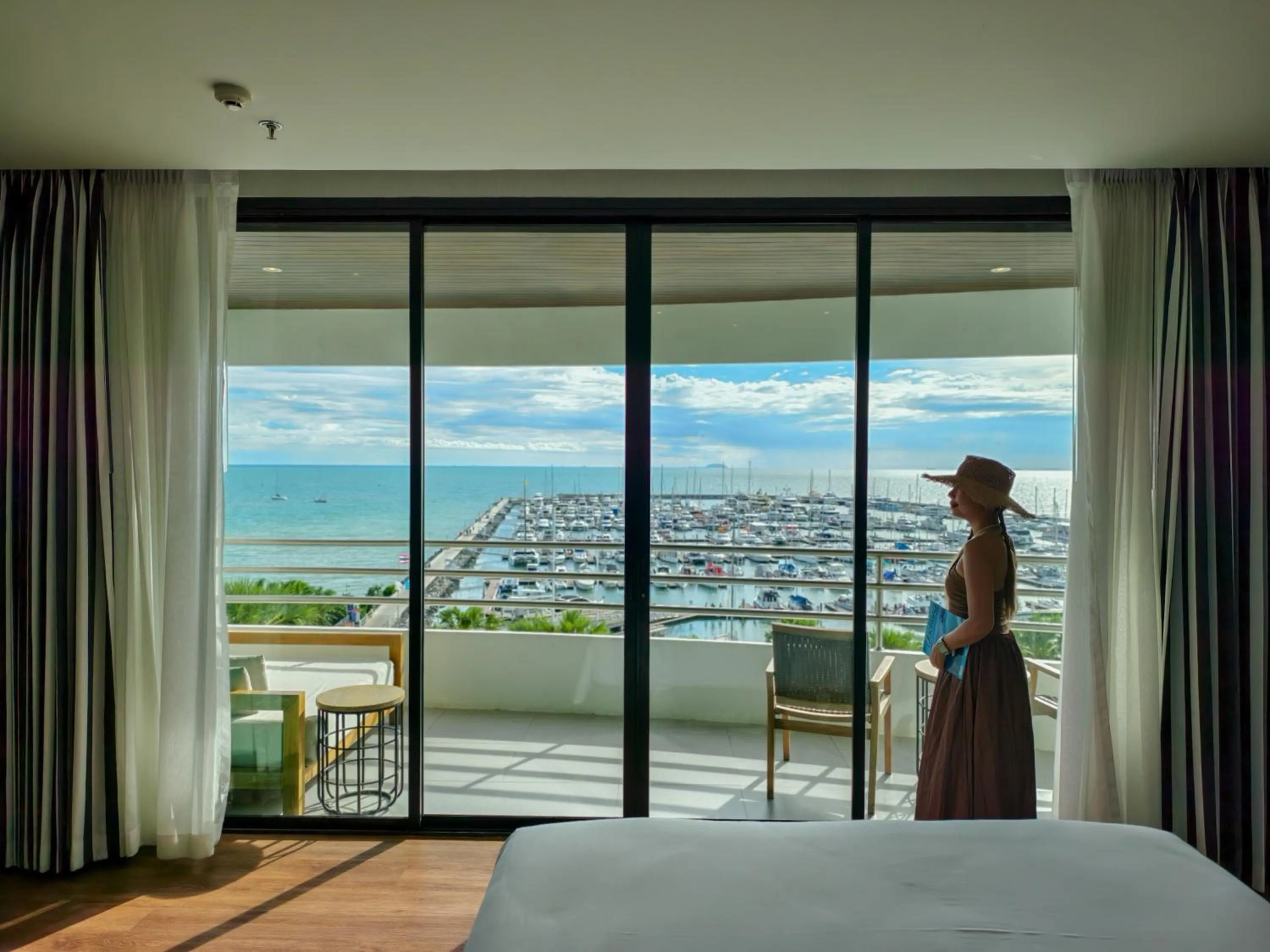 View (from property/room), Bed in Ocean Marina Resort Pattaya Jomtien