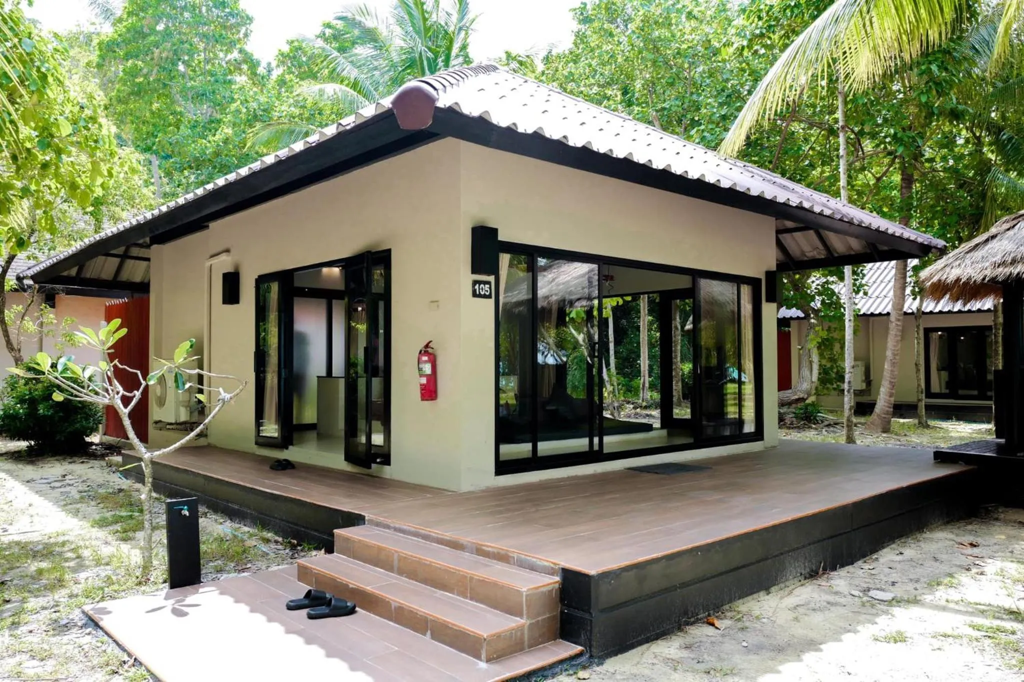 Property building in Sevenseas Resort Koh Kradan