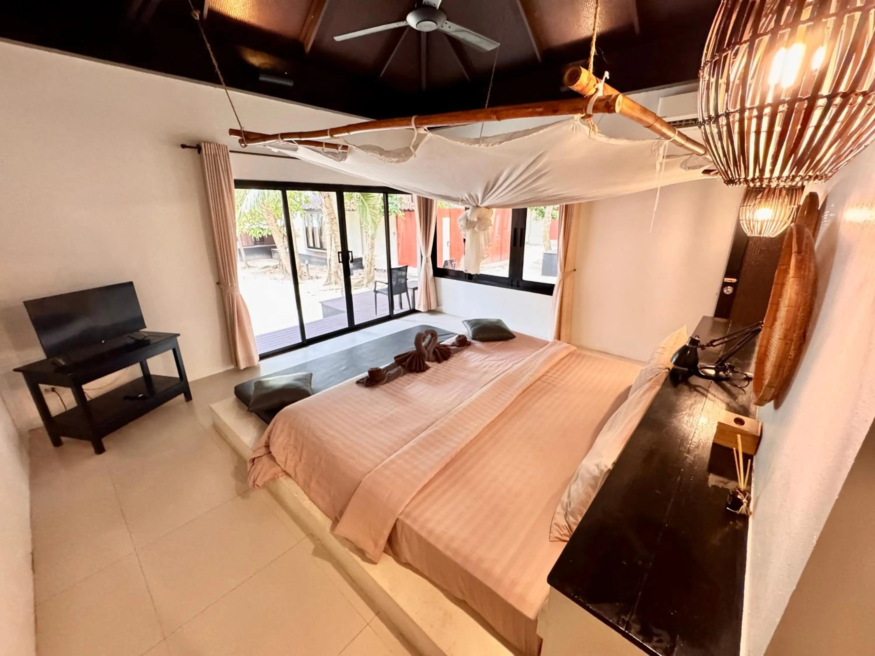 Bed in Sevenseas Resort Koh Kradan