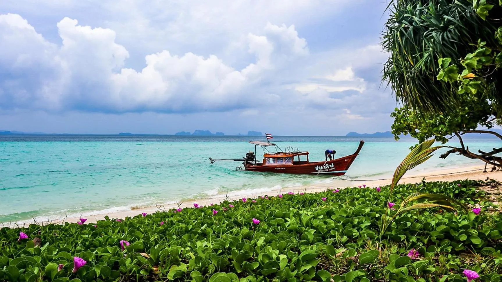 Beach in Sevenseas Resort Koh Kradan