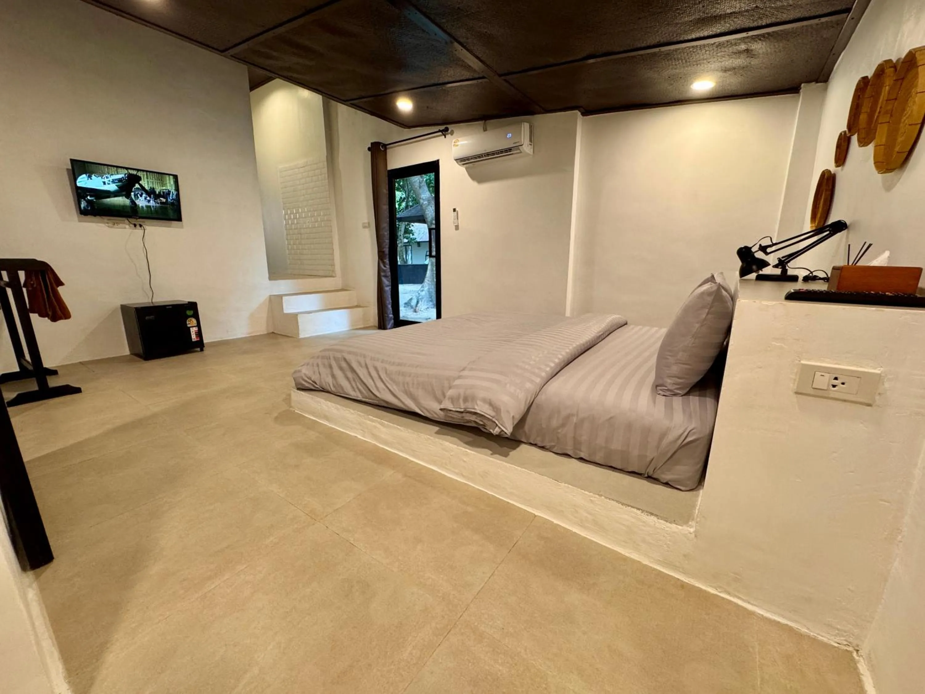 Bed in Sevenseas Resort Koh Kradan