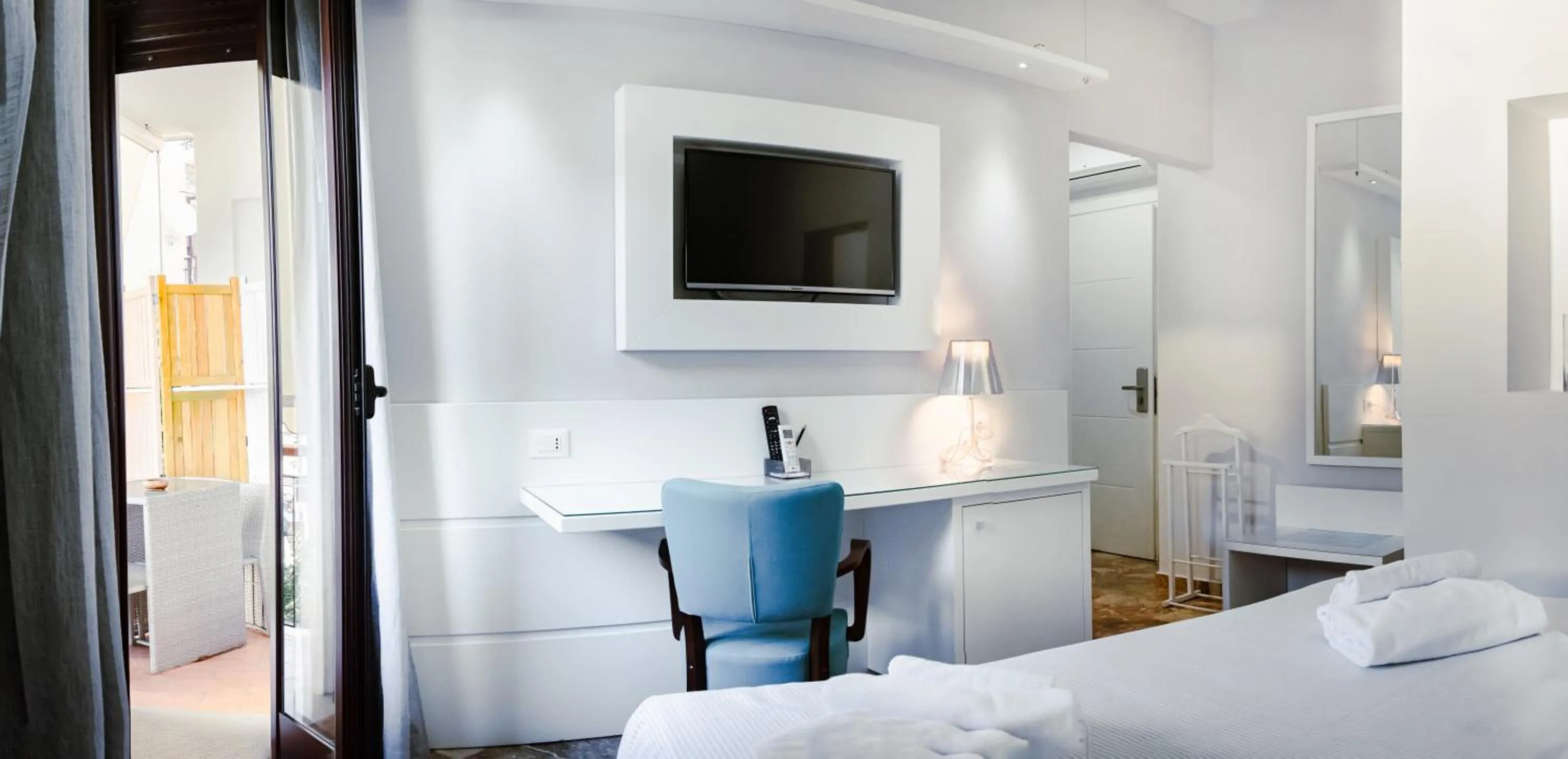 hair dresser, Bed in B&B Vanity