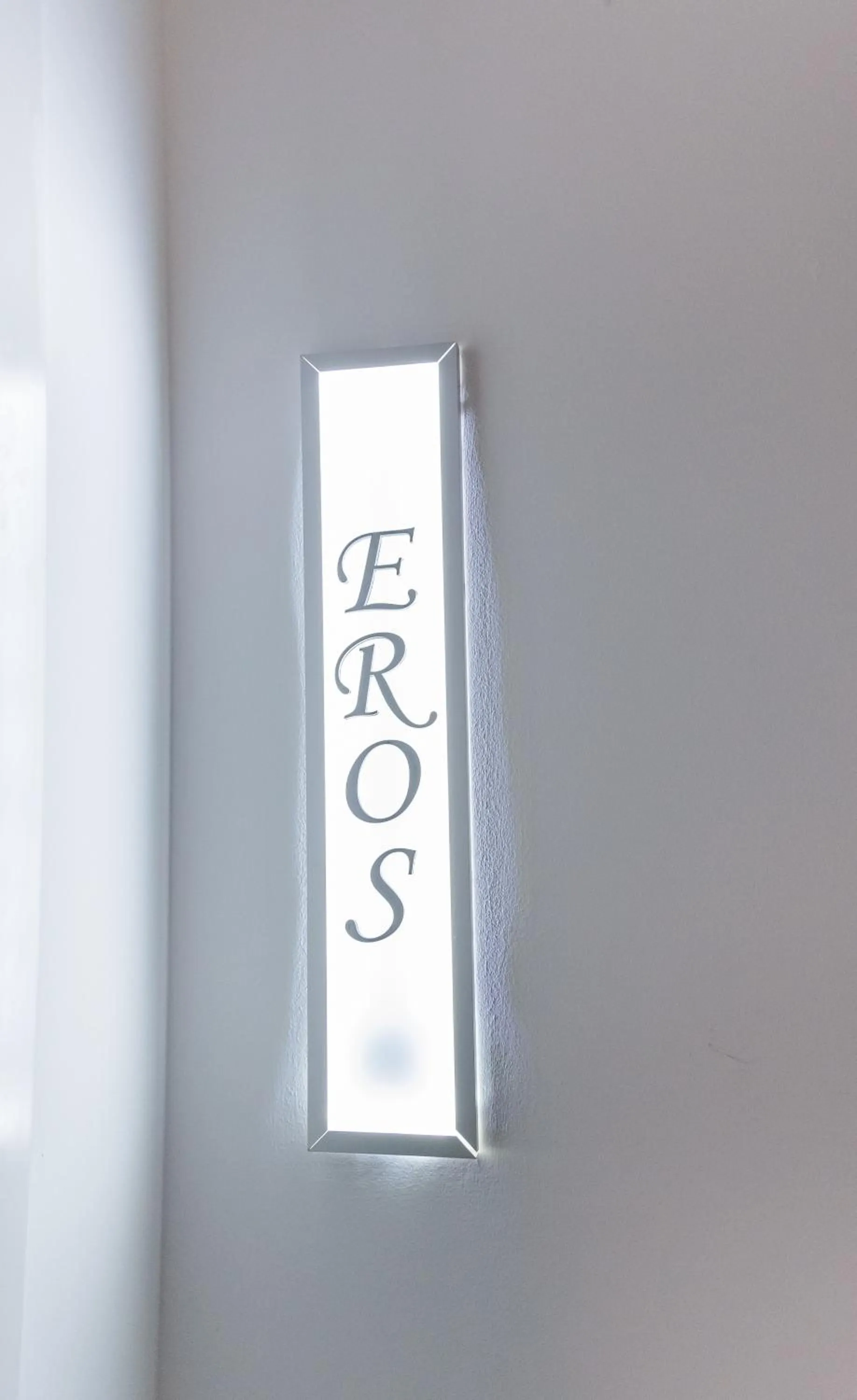 Logo/Certificate/Sign in B&B Vanity