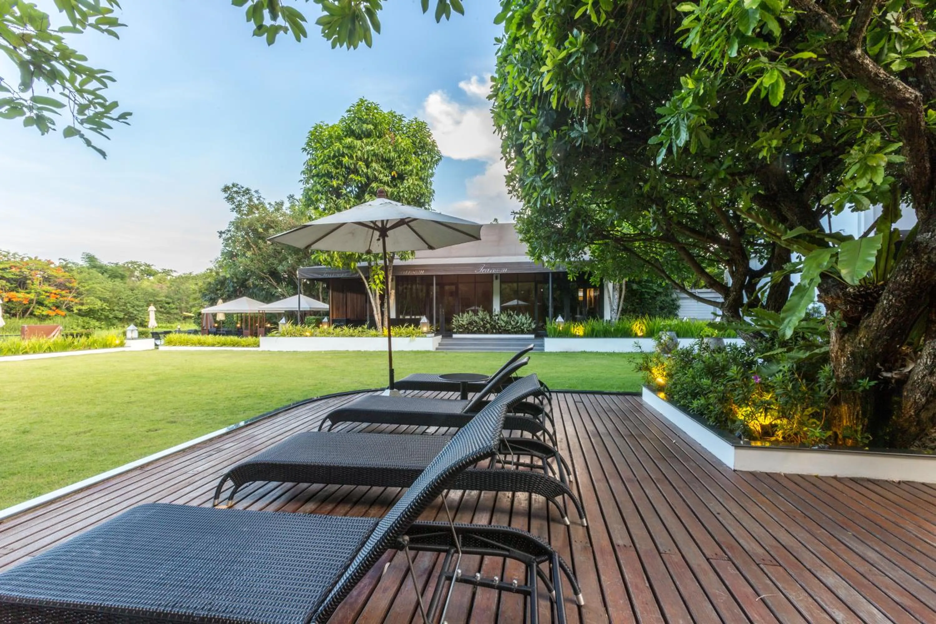 Day in Aruntara Riverside Boutique Hotel