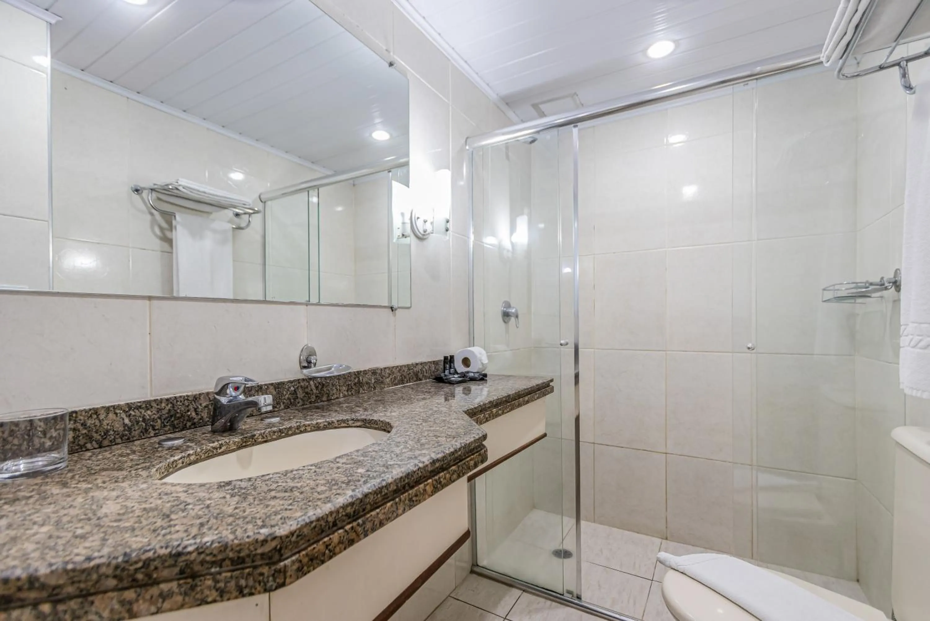 Shower in H4 Fortune Jardins