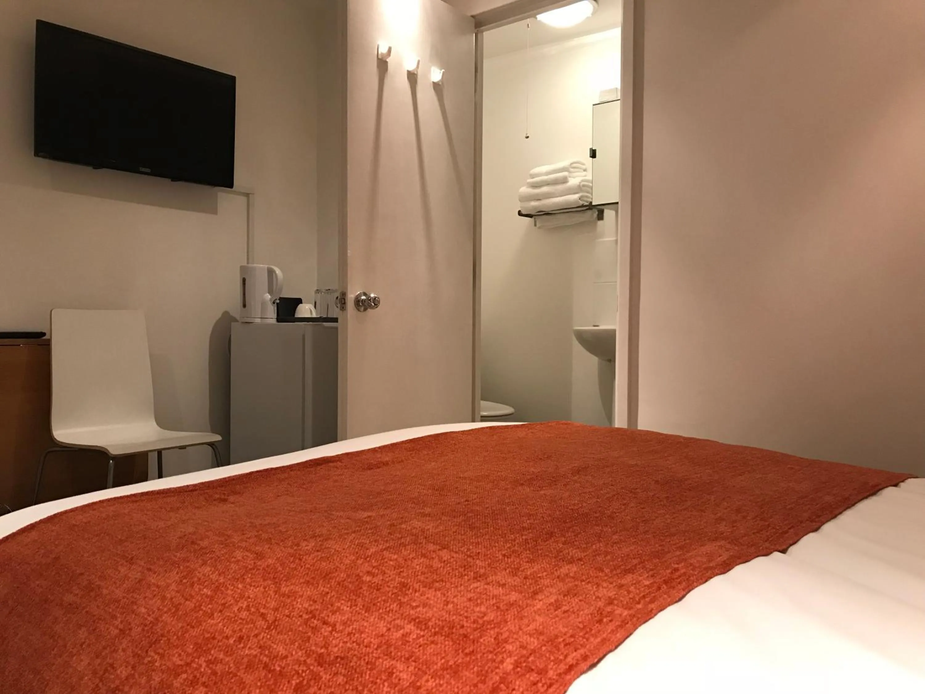 Bedroom, Bed in Riverbank Stay