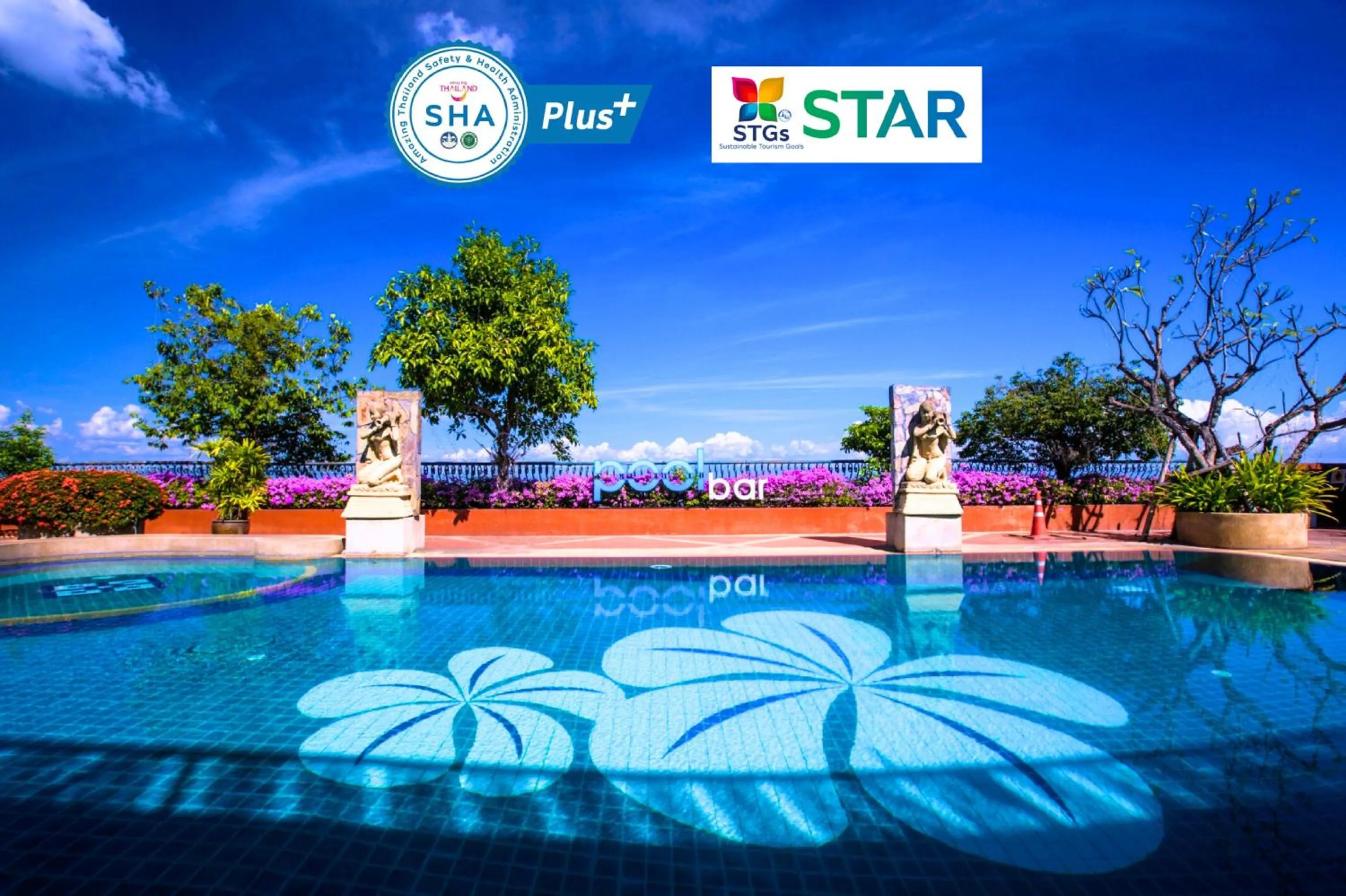 Swimming pool in Furama Chiang Mai