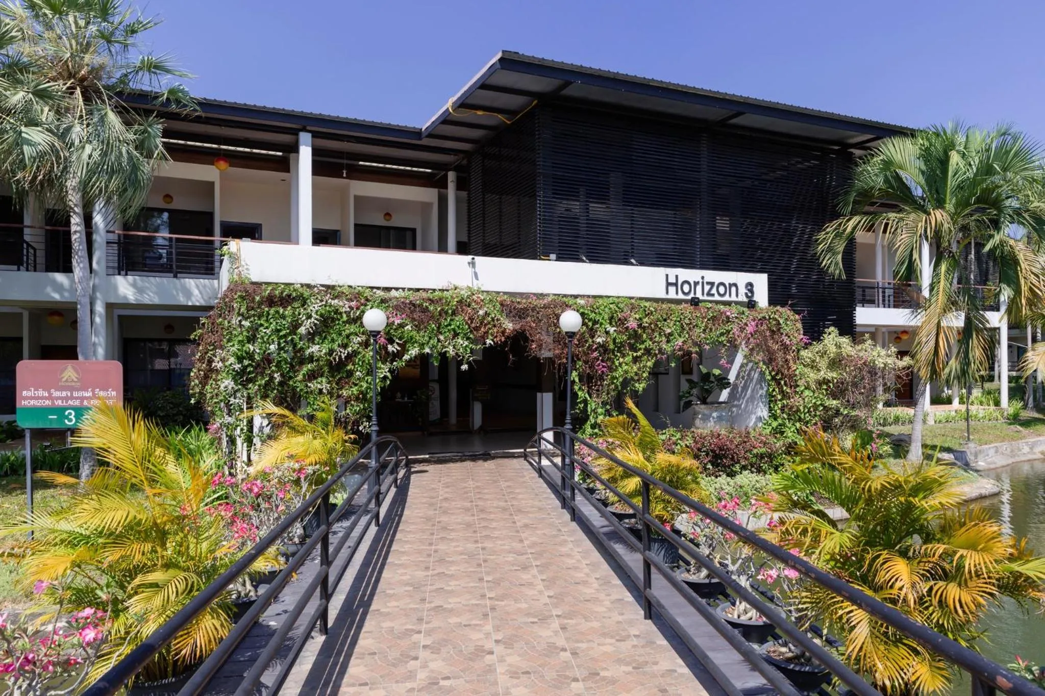 Property building in Horizon Village & Resort