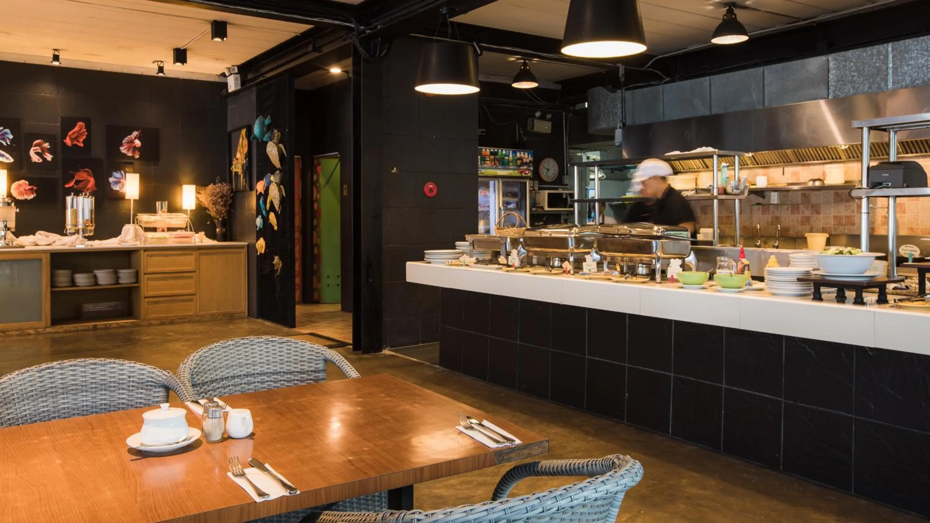 Restaurant/places to eat in Sandalay Resort