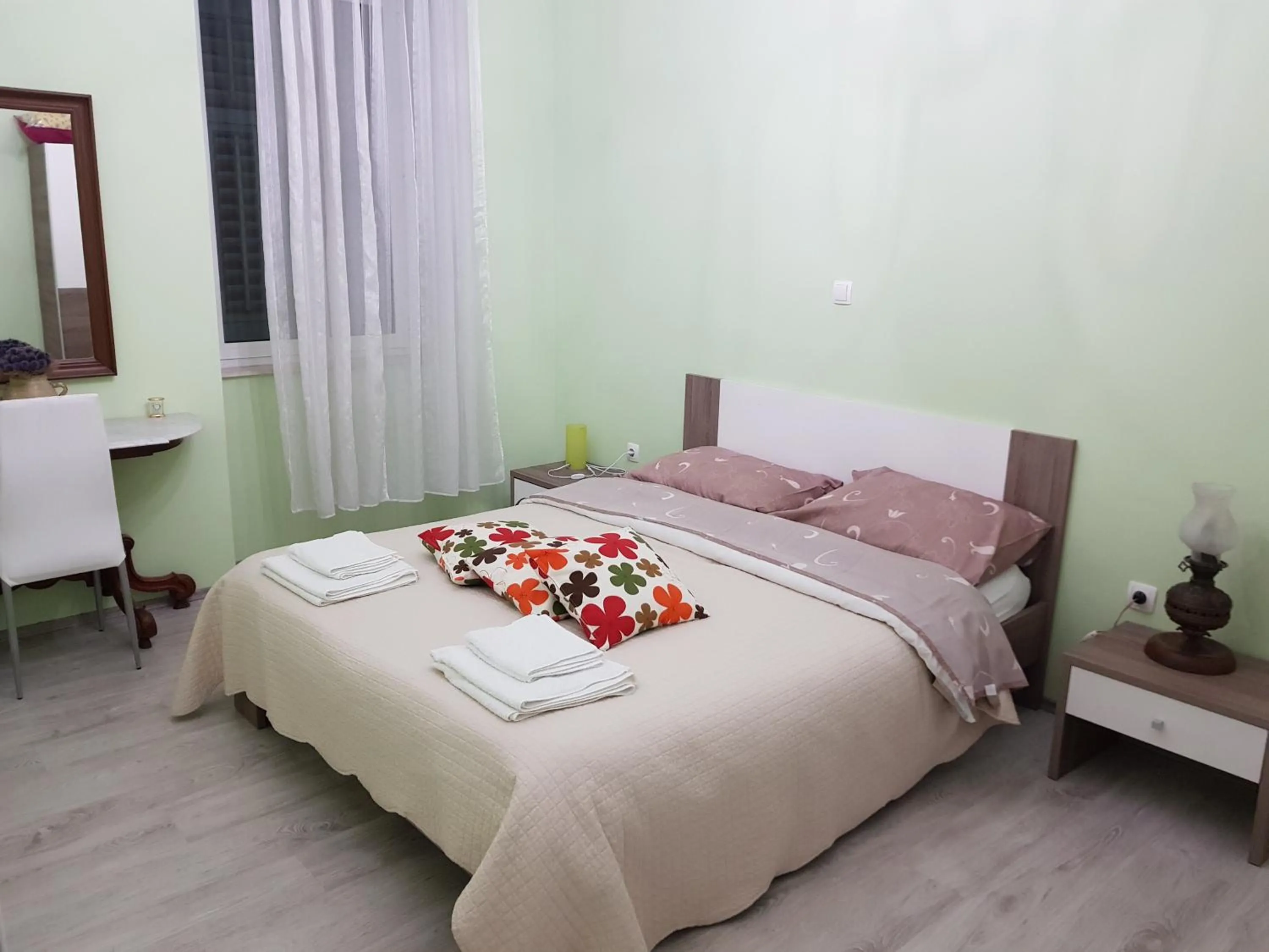 Bedroom, Bed in Pavelin apartments