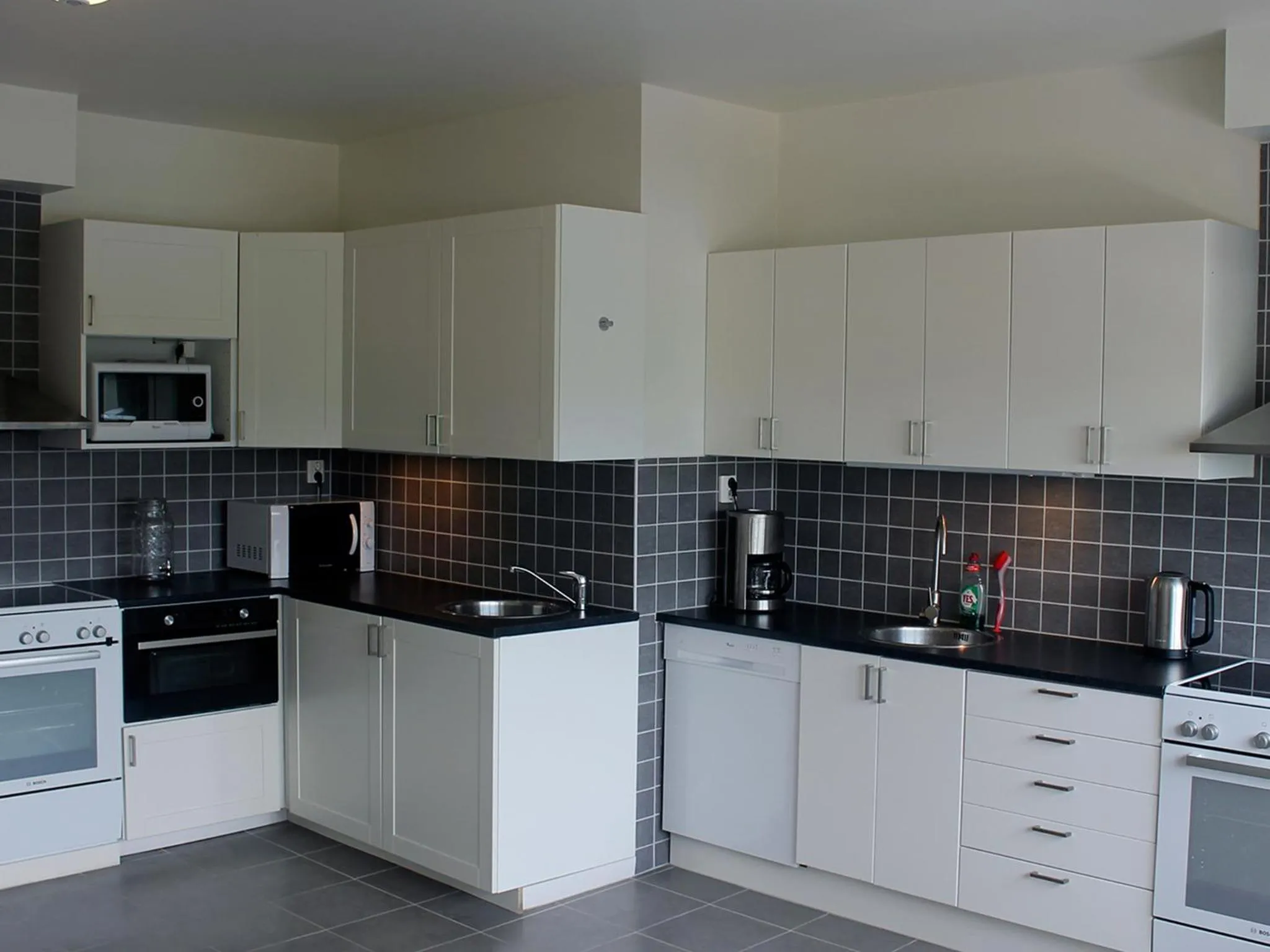 Communal kitchen in Fenix Inn