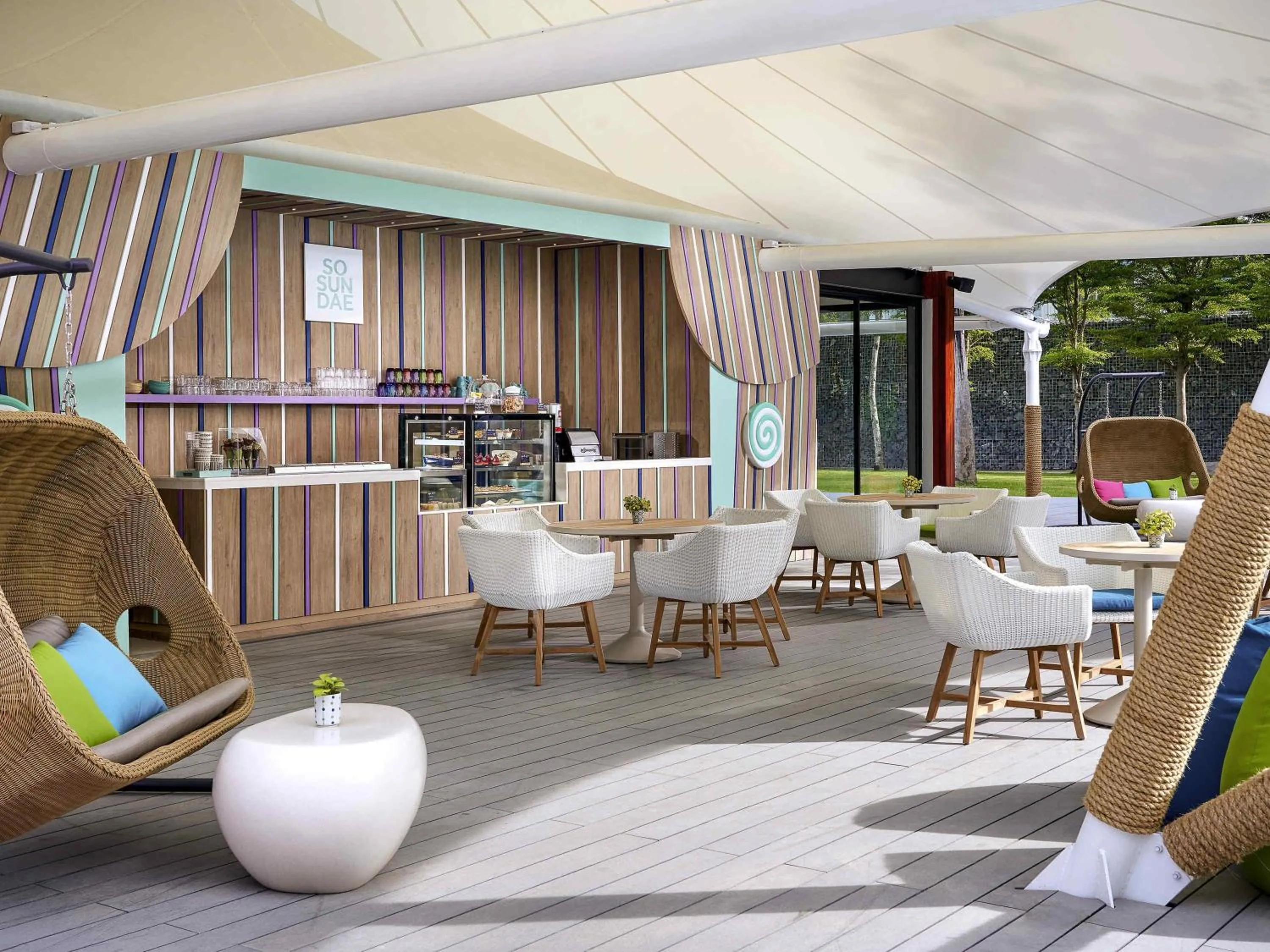 Lounge or bar in SO/ Sofitel Hua Hin