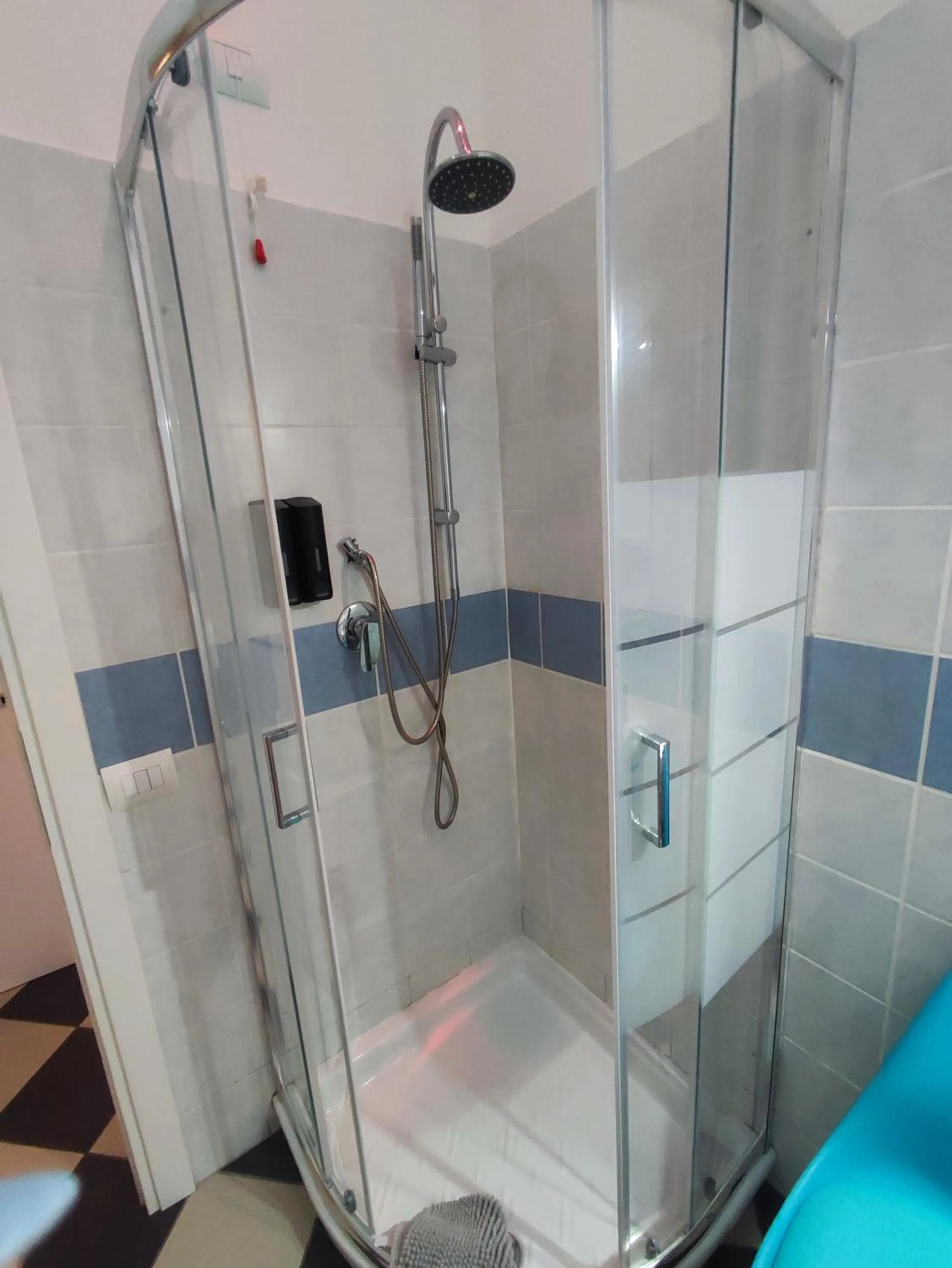 Shower in Manì Rooms