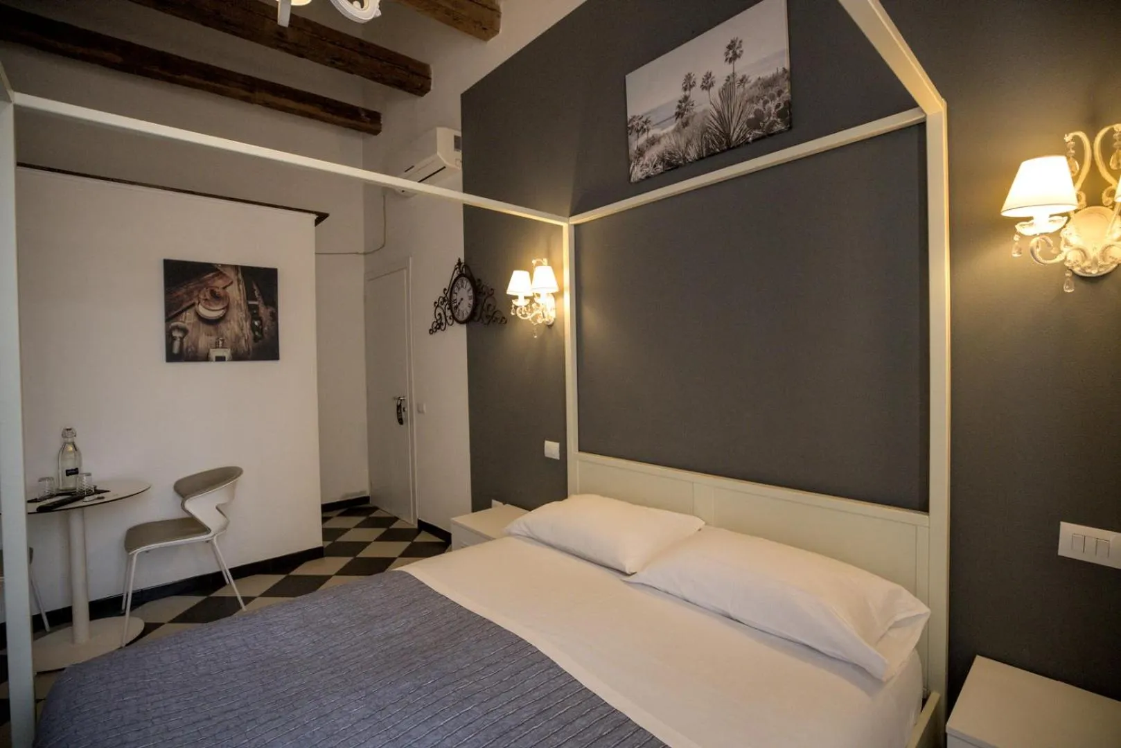 Photo of the whole room, Bed in Manì Rooms