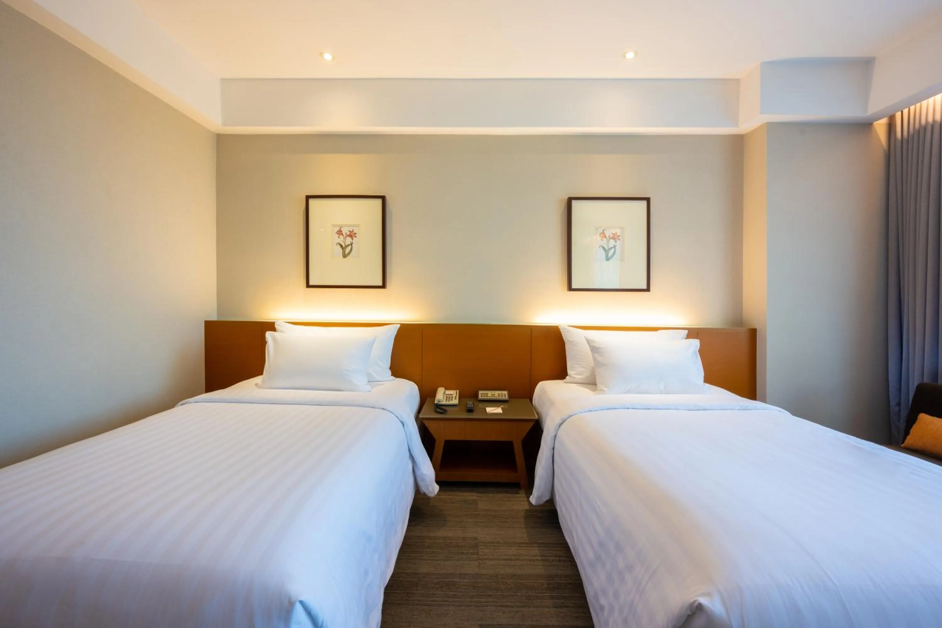 Bed in Grand Richmond Stylish Convention Hotel