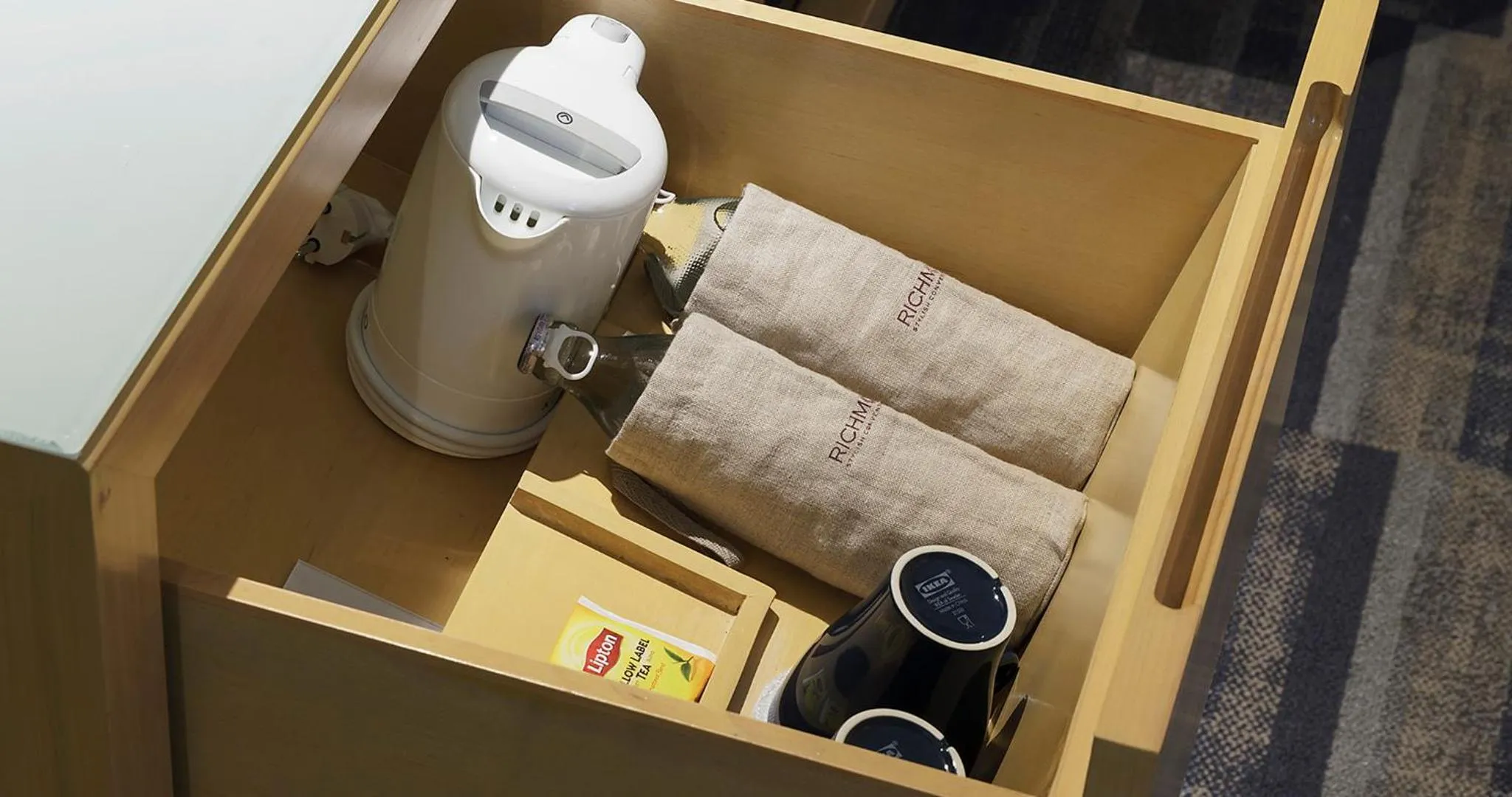 Coffee/tea facilities in Grand Richmond Stylish Convention Hotel