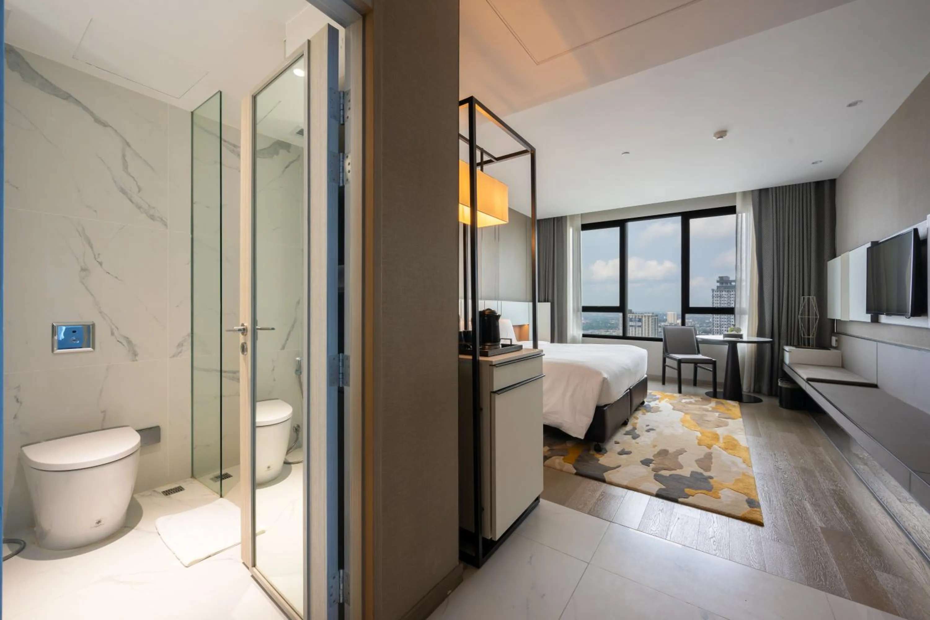 Bathroom, Bed in Grand Richmond Stylish Convention Hotel