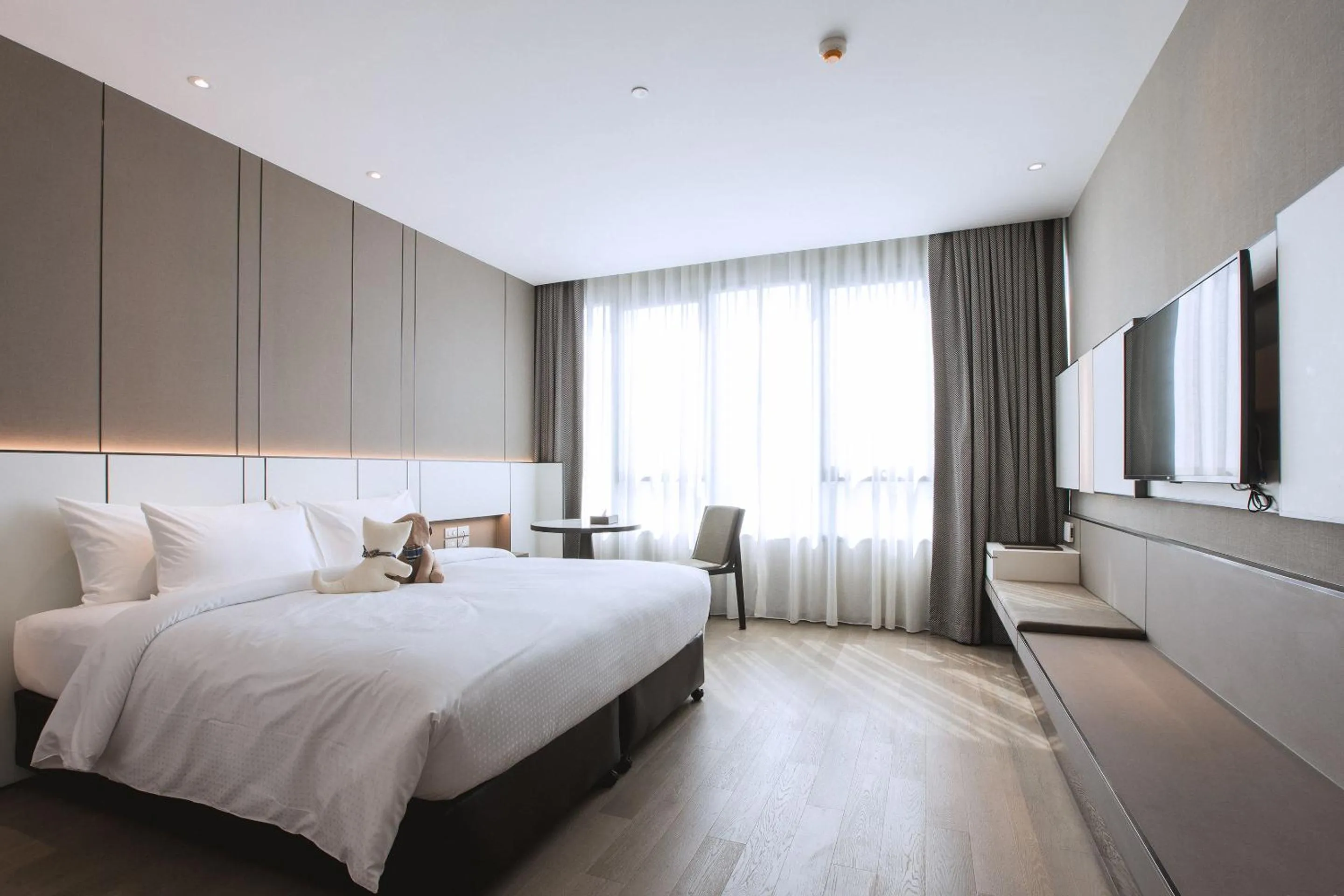 Bed in Grand Richmond Stylish Convention Hotel