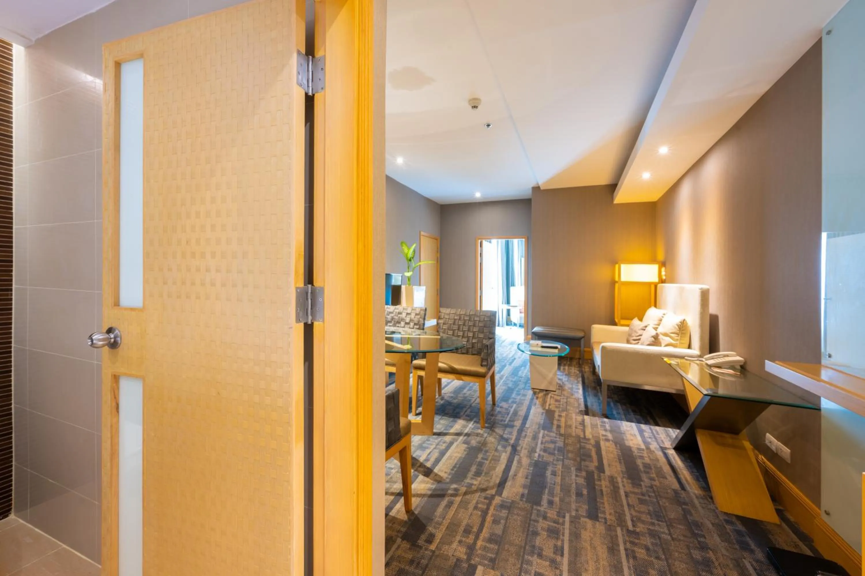 Living room in Grand Richmond Stylish Convention Hotel