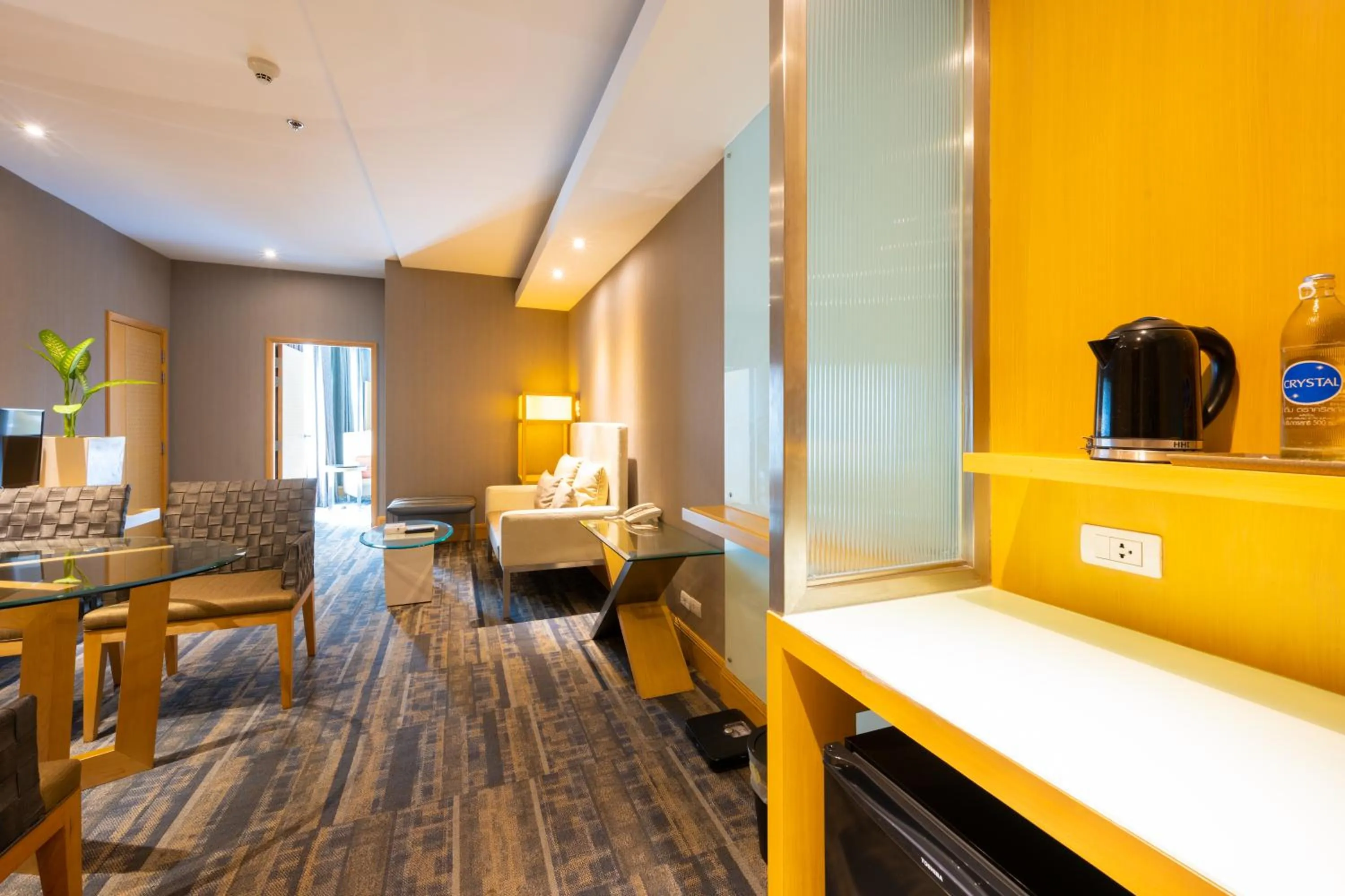 Living room in Grand Richmond Stylish Convention Hotel