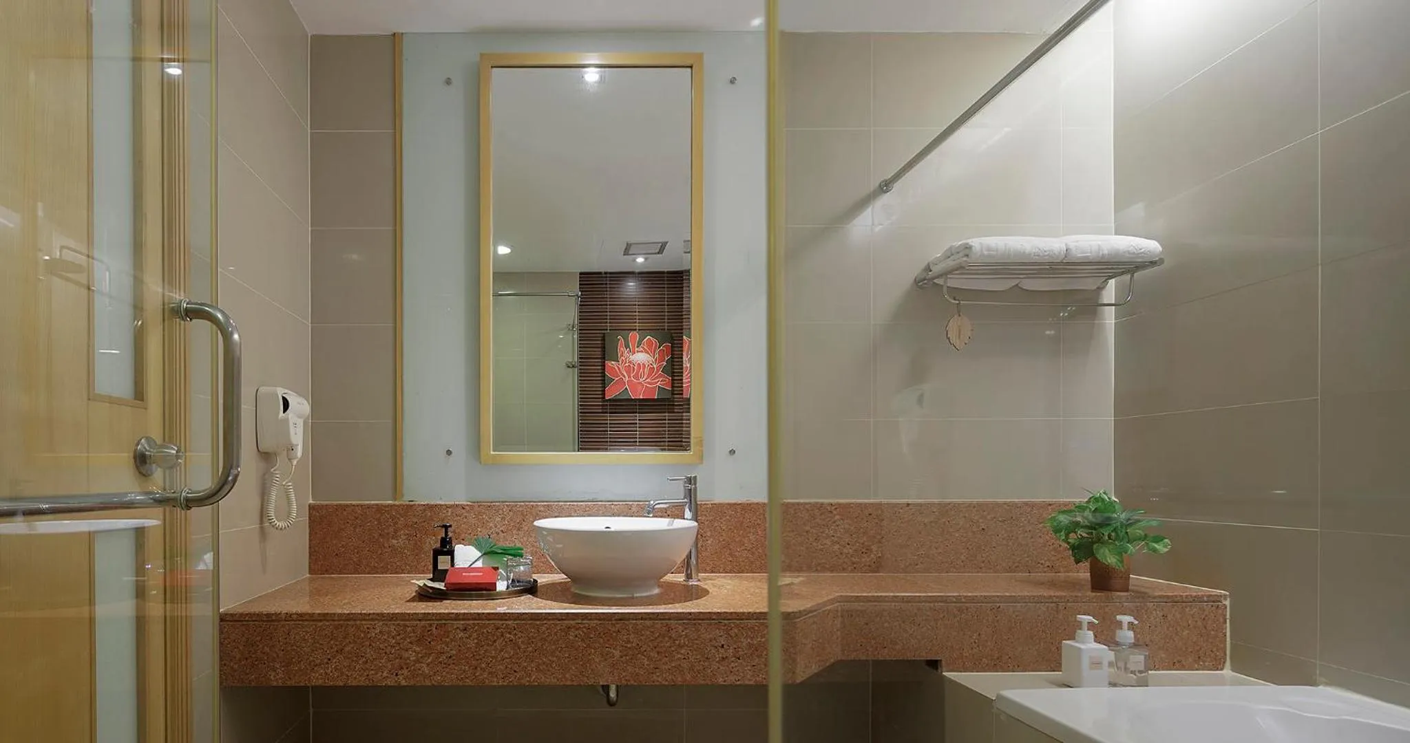 Bathroom in Grand Richmond Stylish Convention Hotel