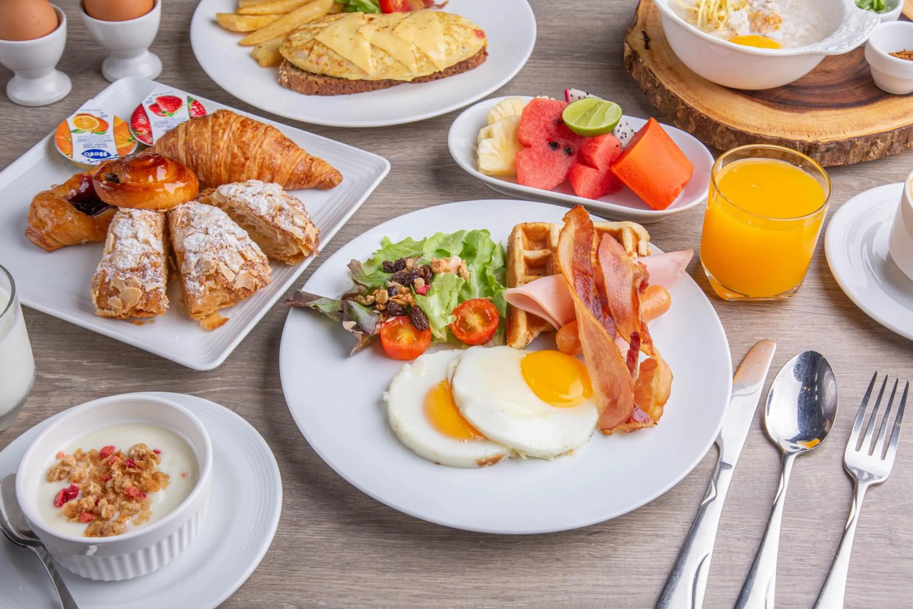 Breakfast in Woodlands Hotel and Resort Pattaya