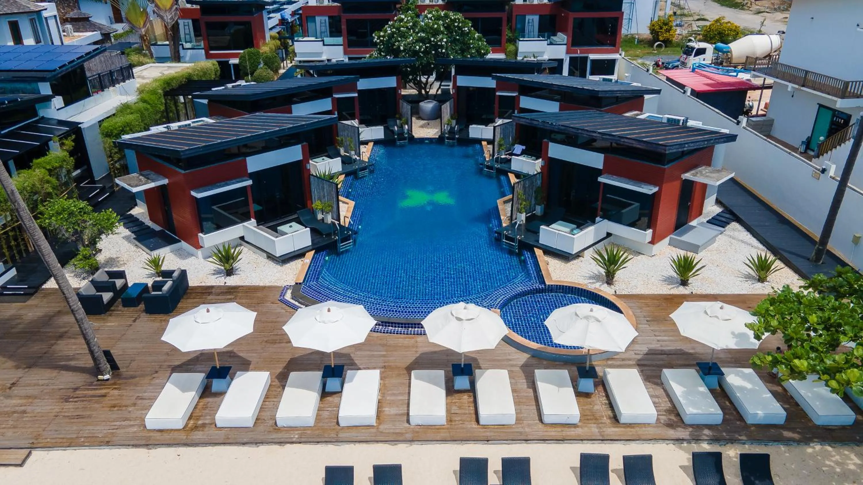 Swimming pool in Aava Resort and Spa